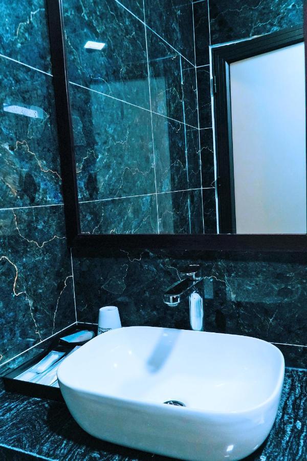 Grad Queen 2 - Ha Dong Hotel *