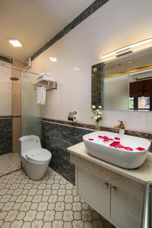 Trangtrang Premium & Sky Bar Khách sạn 4*