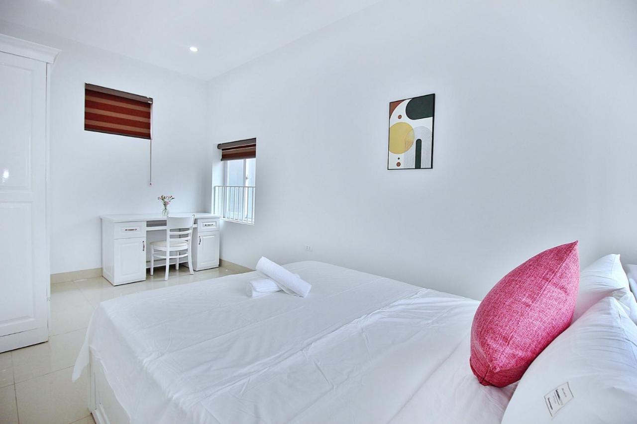 Iii Apartment