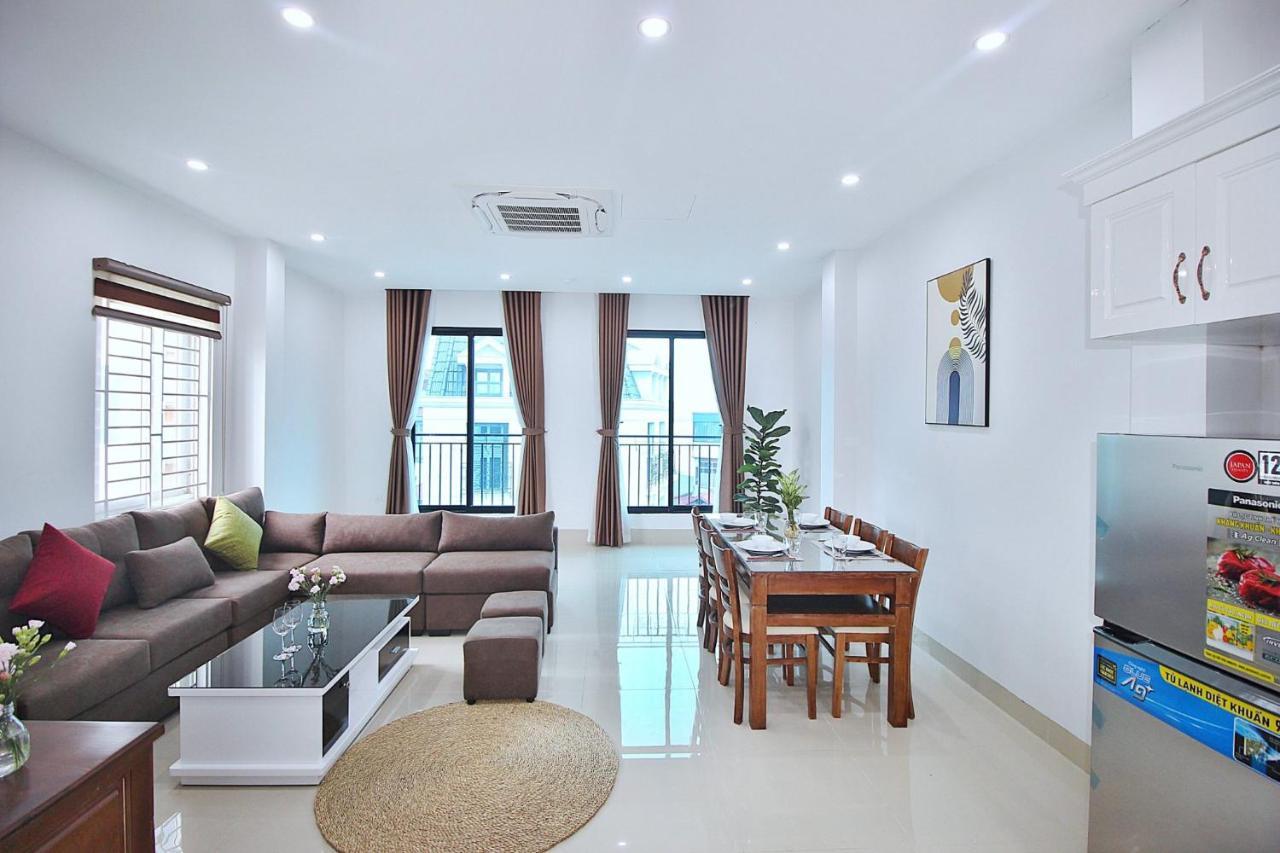 Iii Apartment *