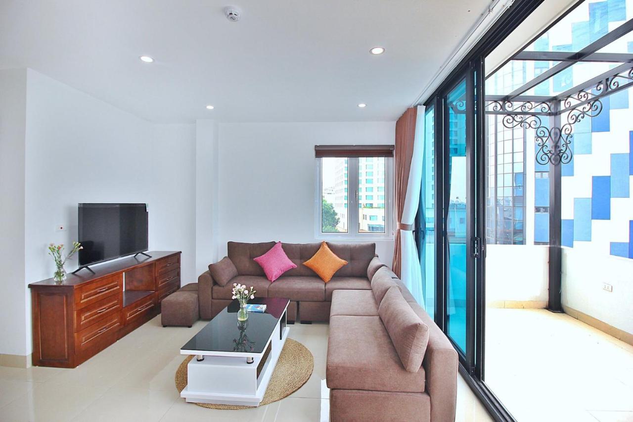 Iii Apartment