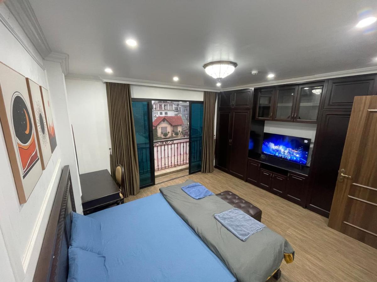 2 Bedrooms/ Balcony Apartment Hanoi