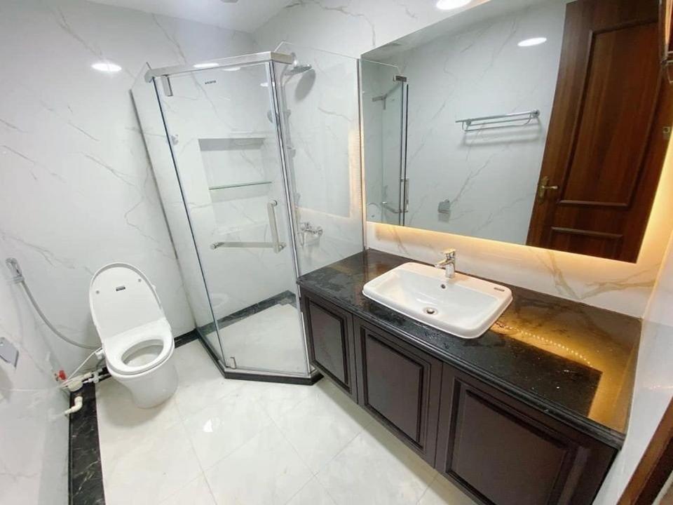 2 Bedrooms/ Balcony