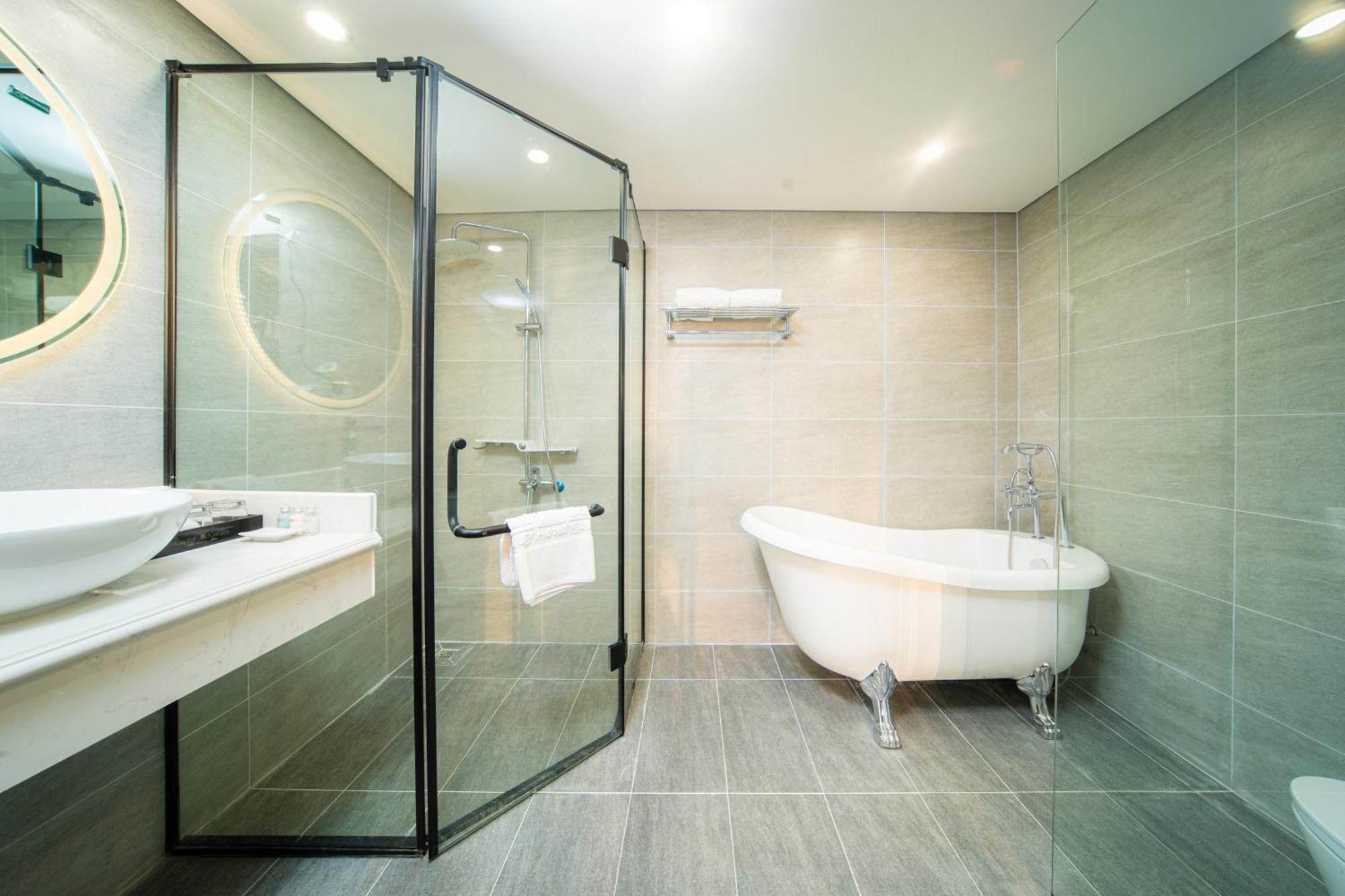 Capital Garden Hotel 4*