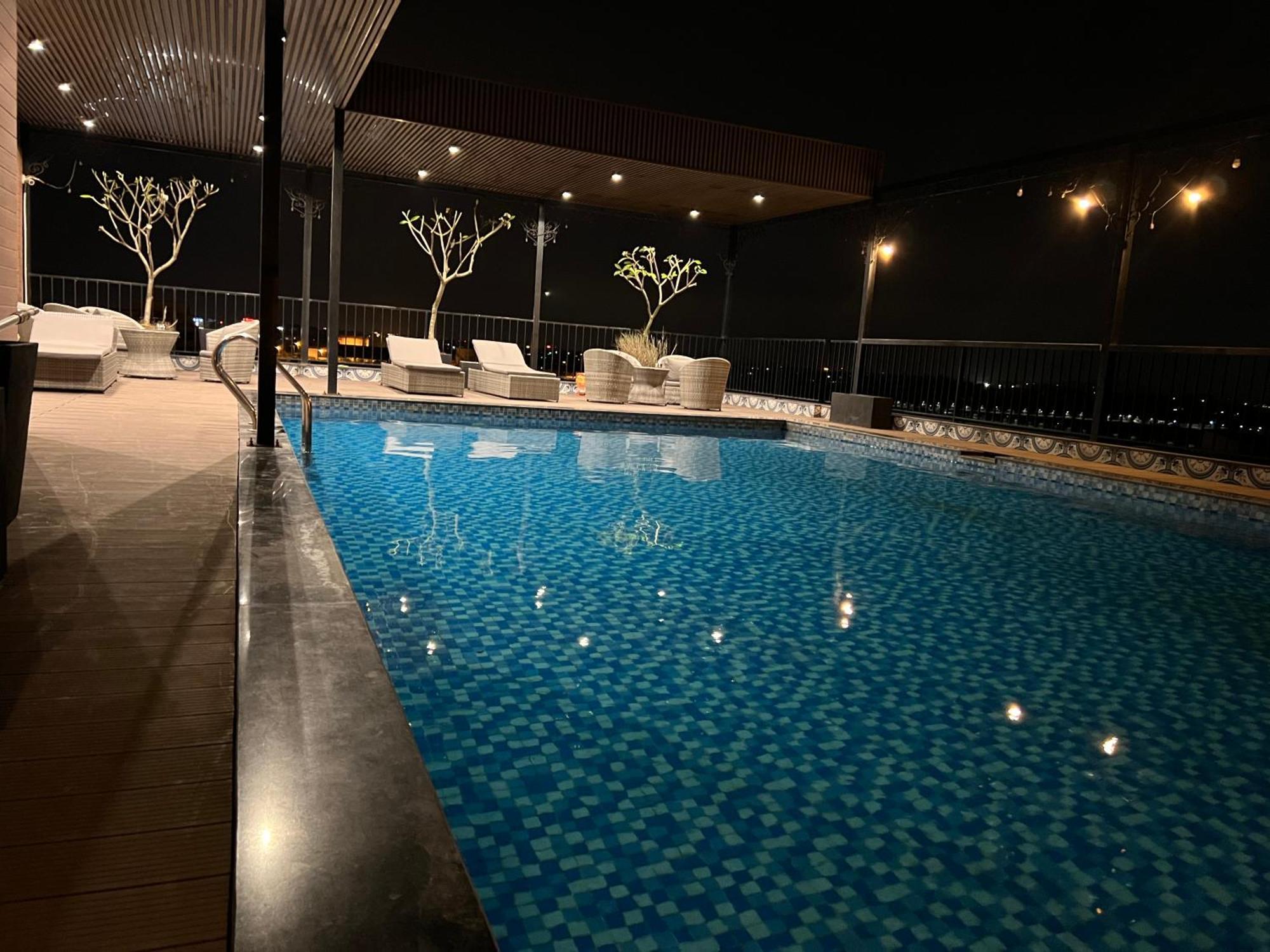 Hotel Paragon Noi Bai & Pool