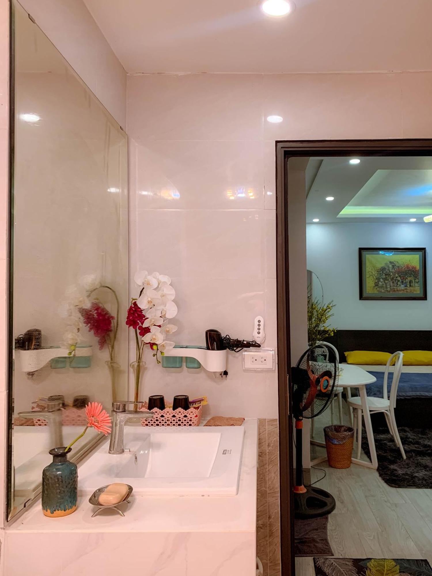 Line Long Bien - Serviced - Ngoc Thuy - * Hanoi
