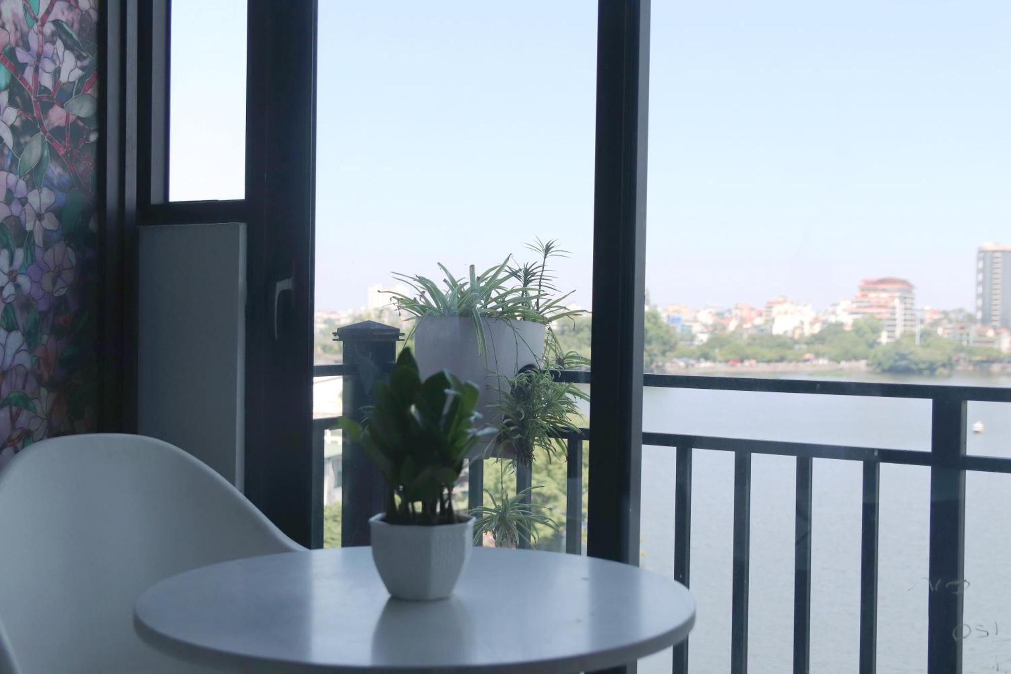 Ha Noi Truc Bach Lake View Studio Apartment *