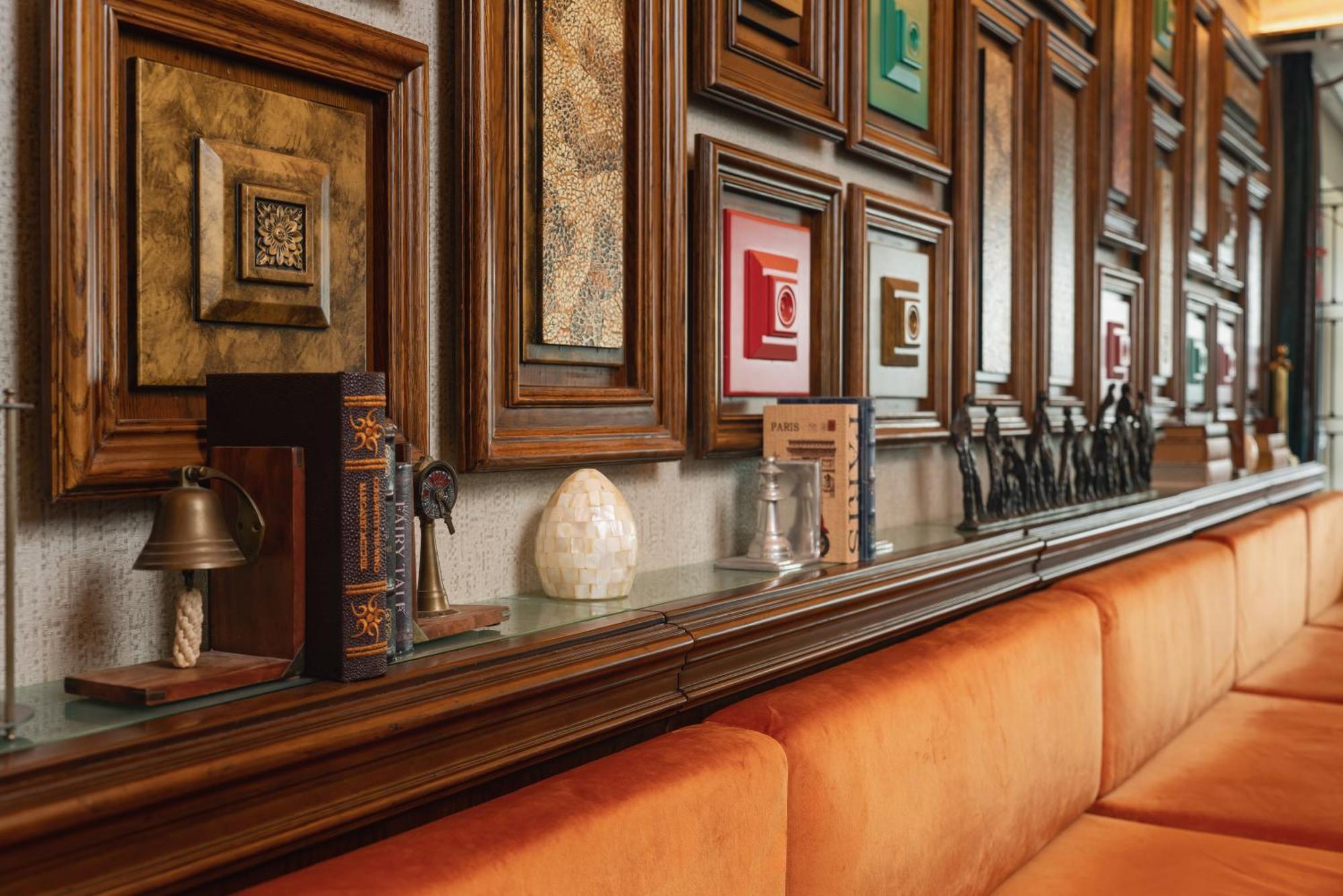 Peridot Gallery Classic Hotel