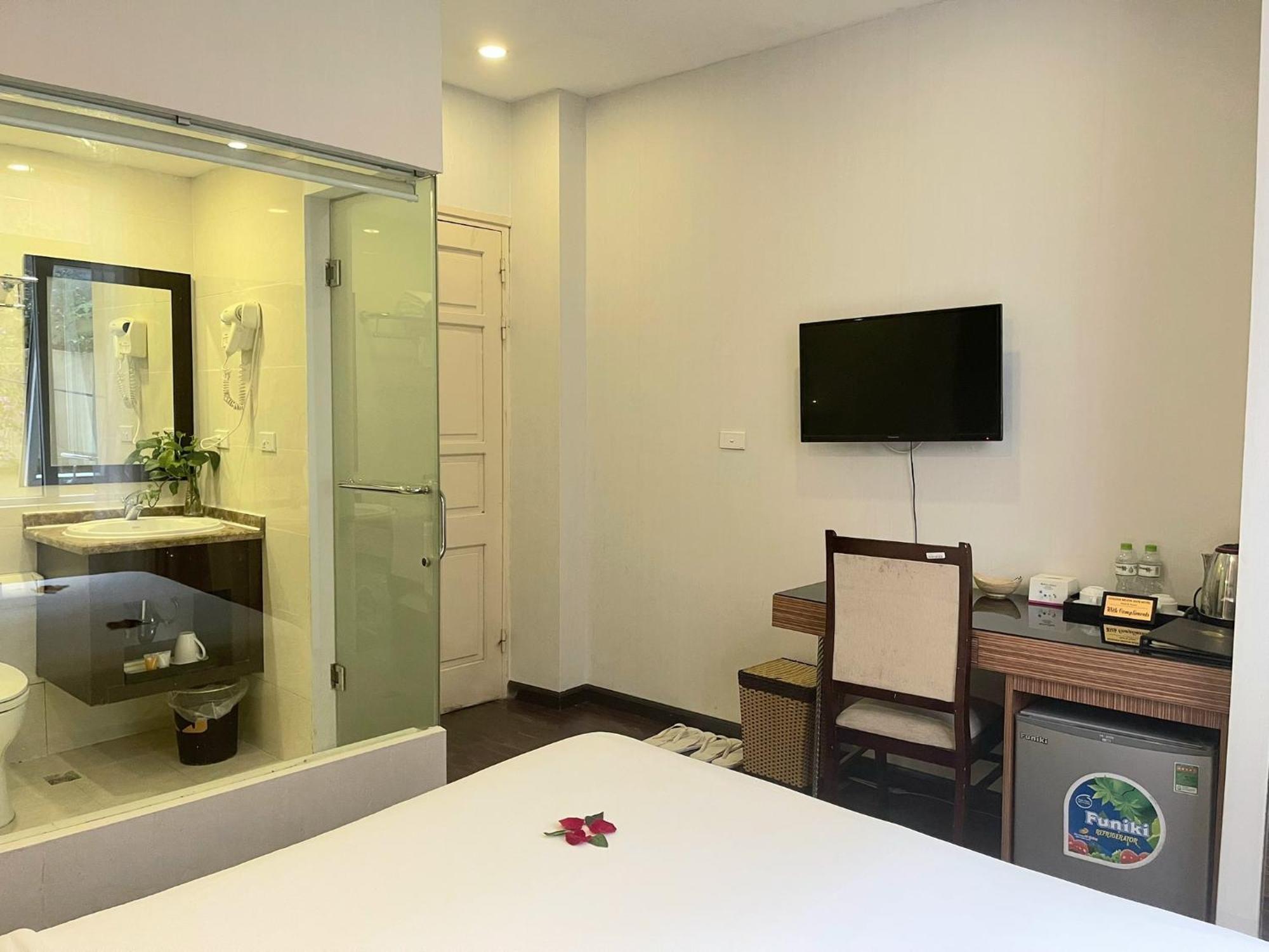 Hotel Golden Moon & Travel