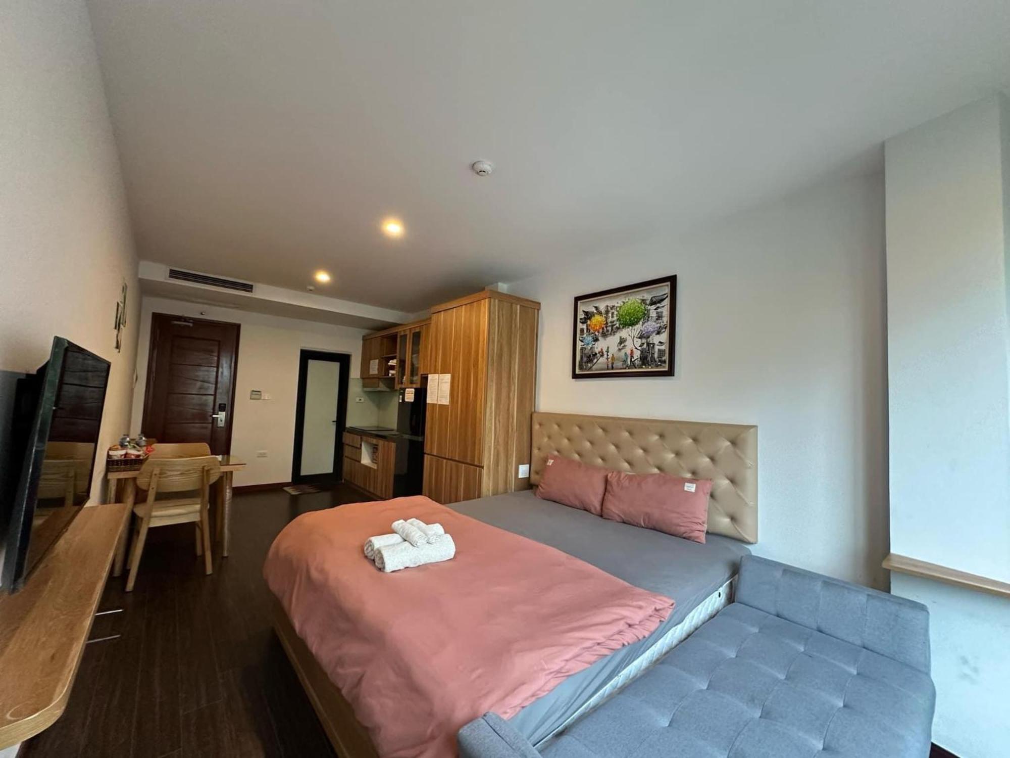 Ha Noi Truc Bach Lake View Studio