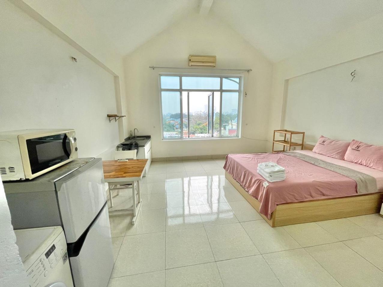 Apartment 1351 Chilling View Close Ho Tay Full Natural Light Hanoi