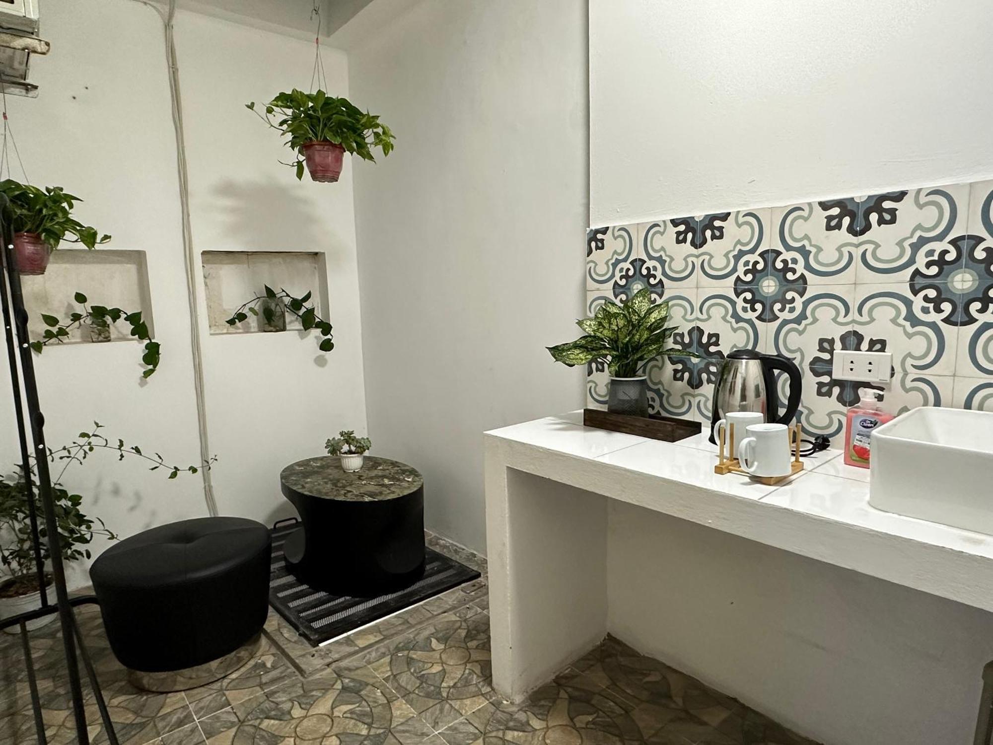 Old Quarter Guest house *