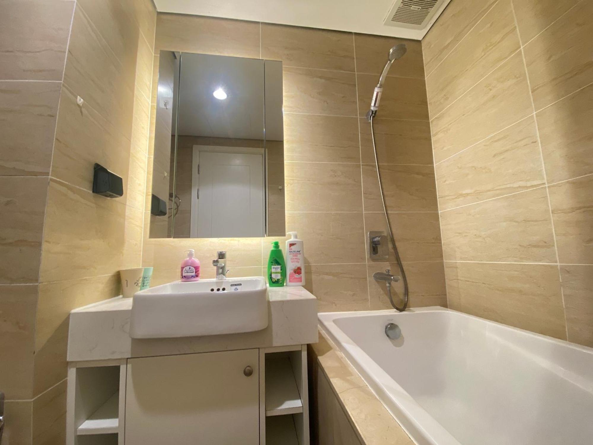 Apartamento D'capitale Tran Duy Hung Ha Noi 2 Phong Ngu Bon Tam Thu Gian