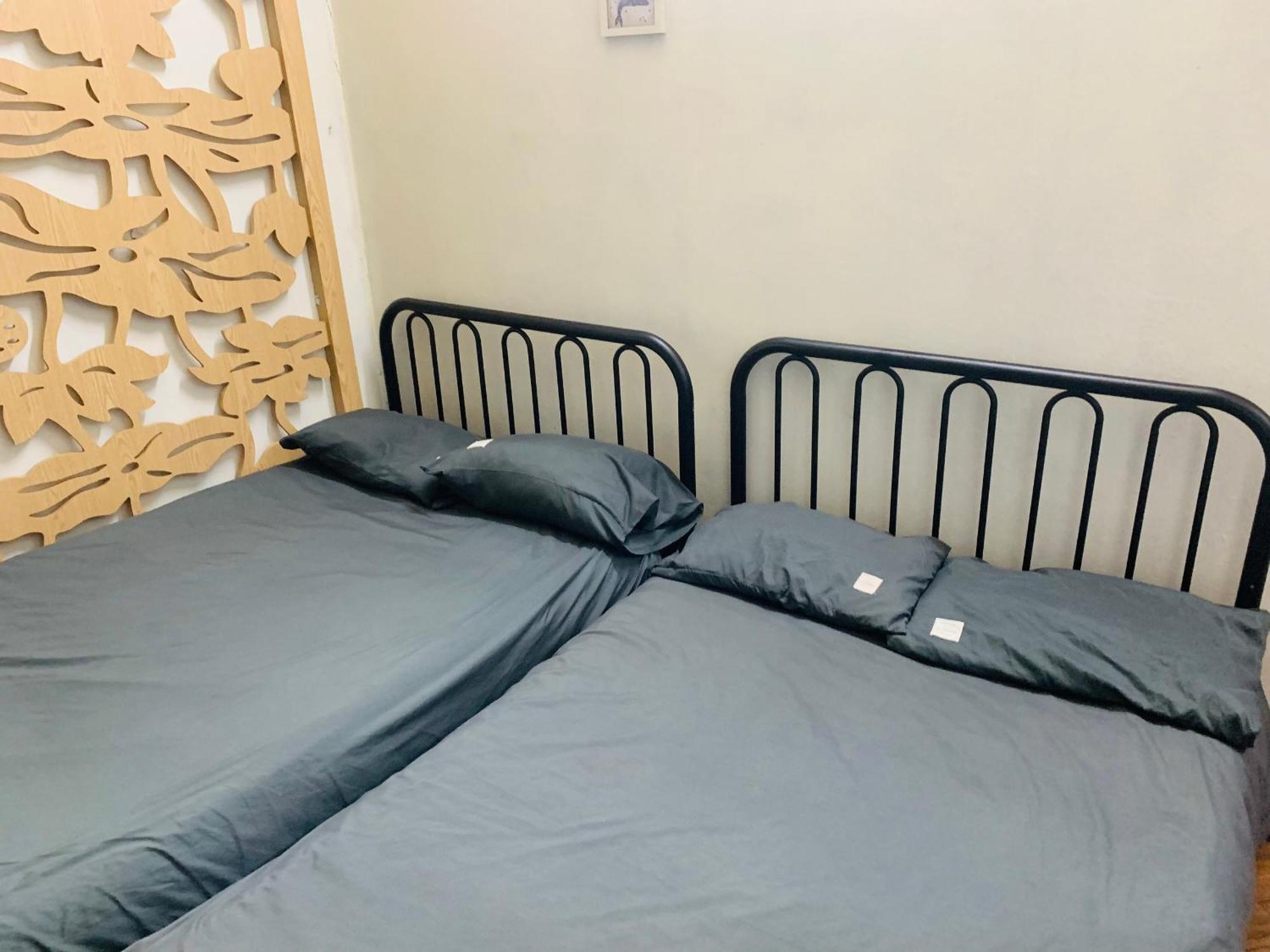 Head Of Quarter -triple Bed Room- Cheap * Hanoi