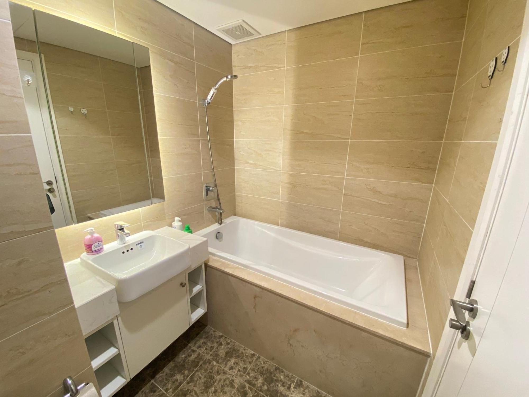 D'capitale Tran Duy Hung Ha Noi 2 Phong Ngu Bon Tam Thu Gian Apartamento