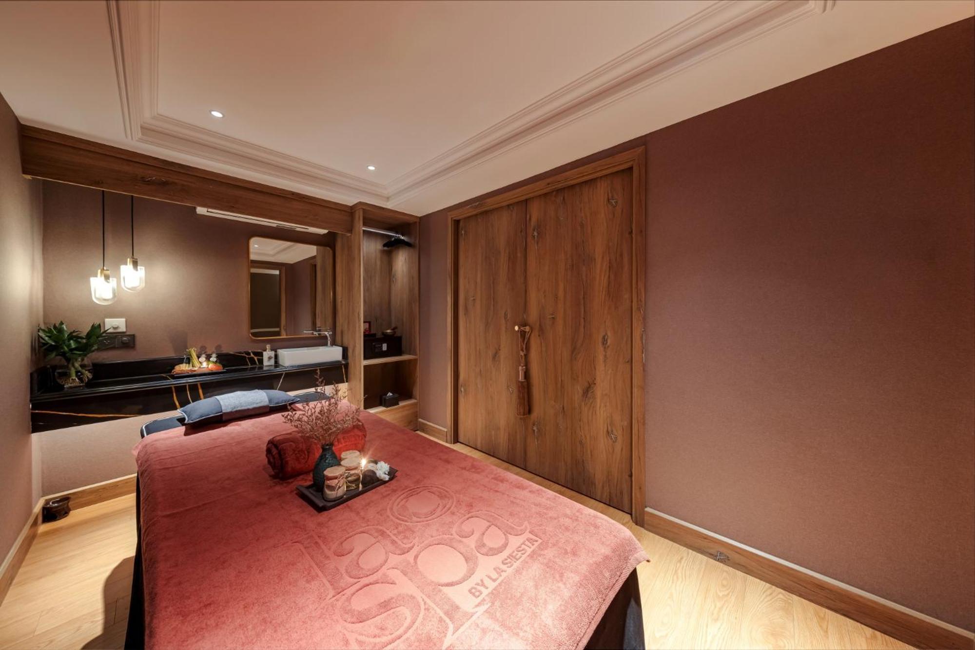 La Siesta Classic Hang Thung Hotel