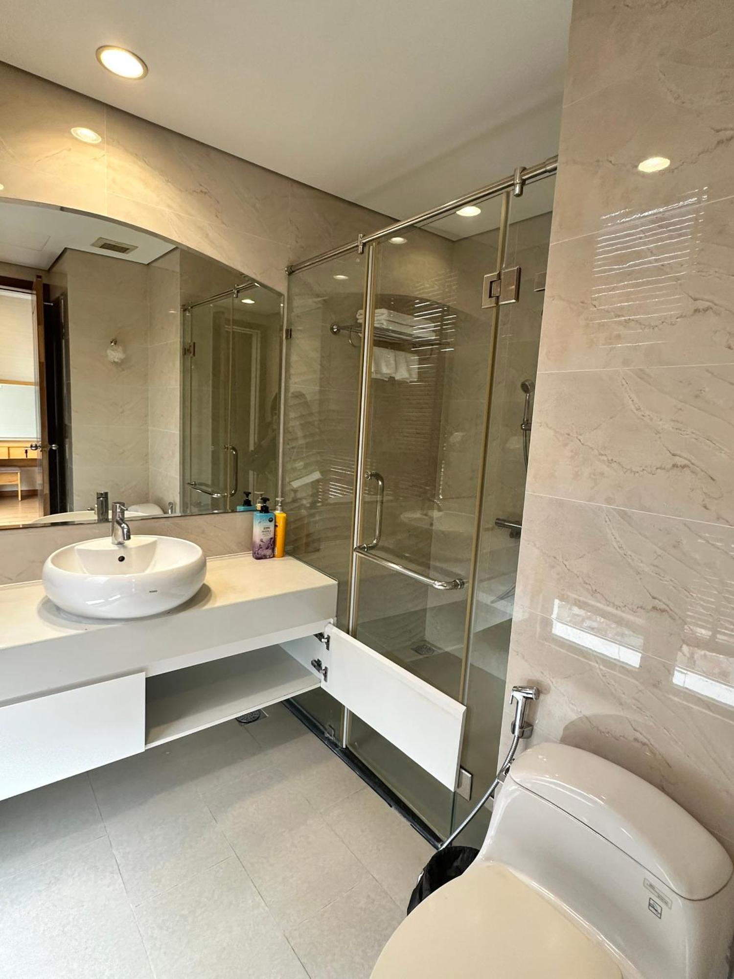 Beu Vincom Royal Apartment Hanoi