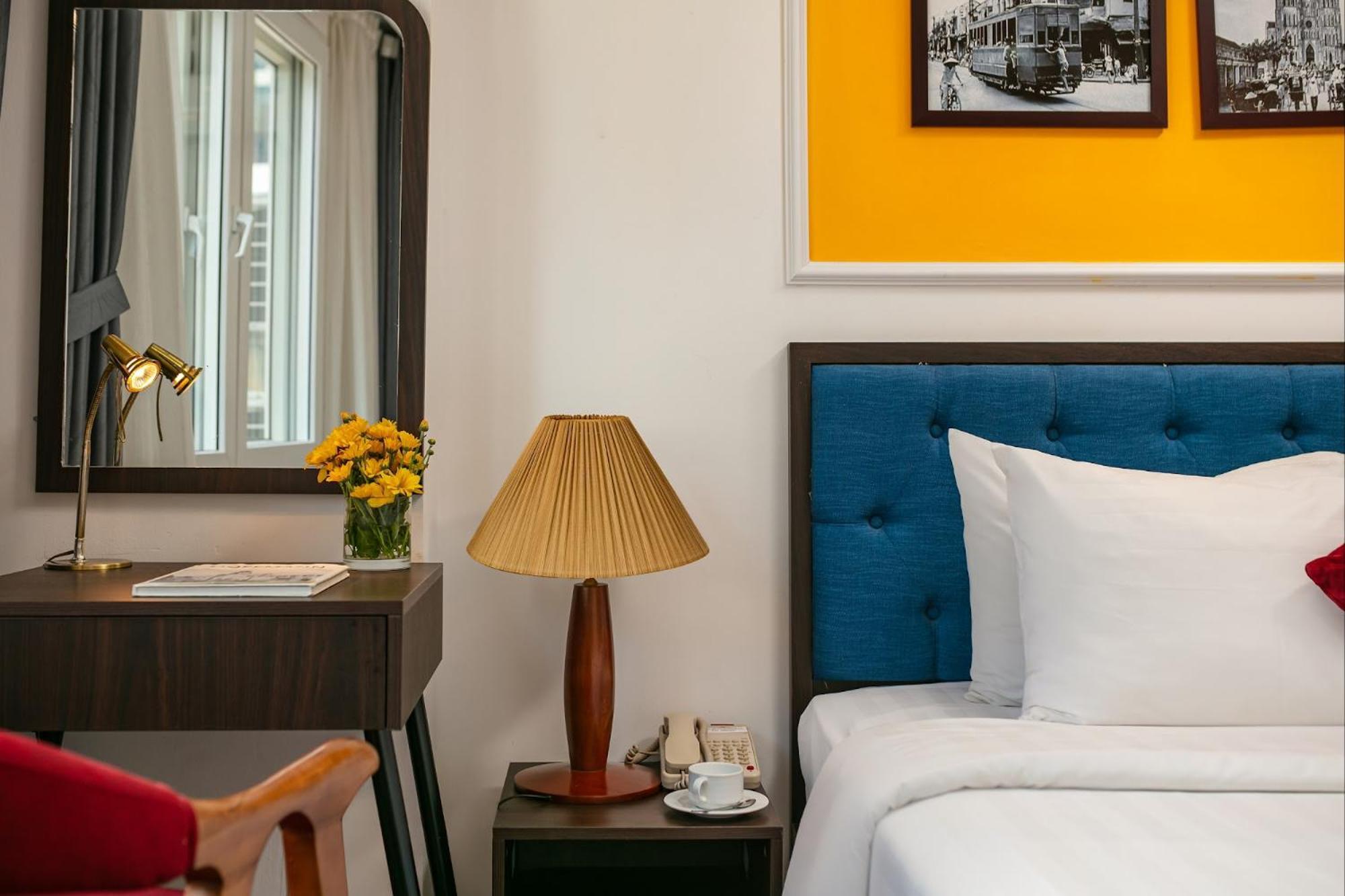 Hotel Silk Flower &