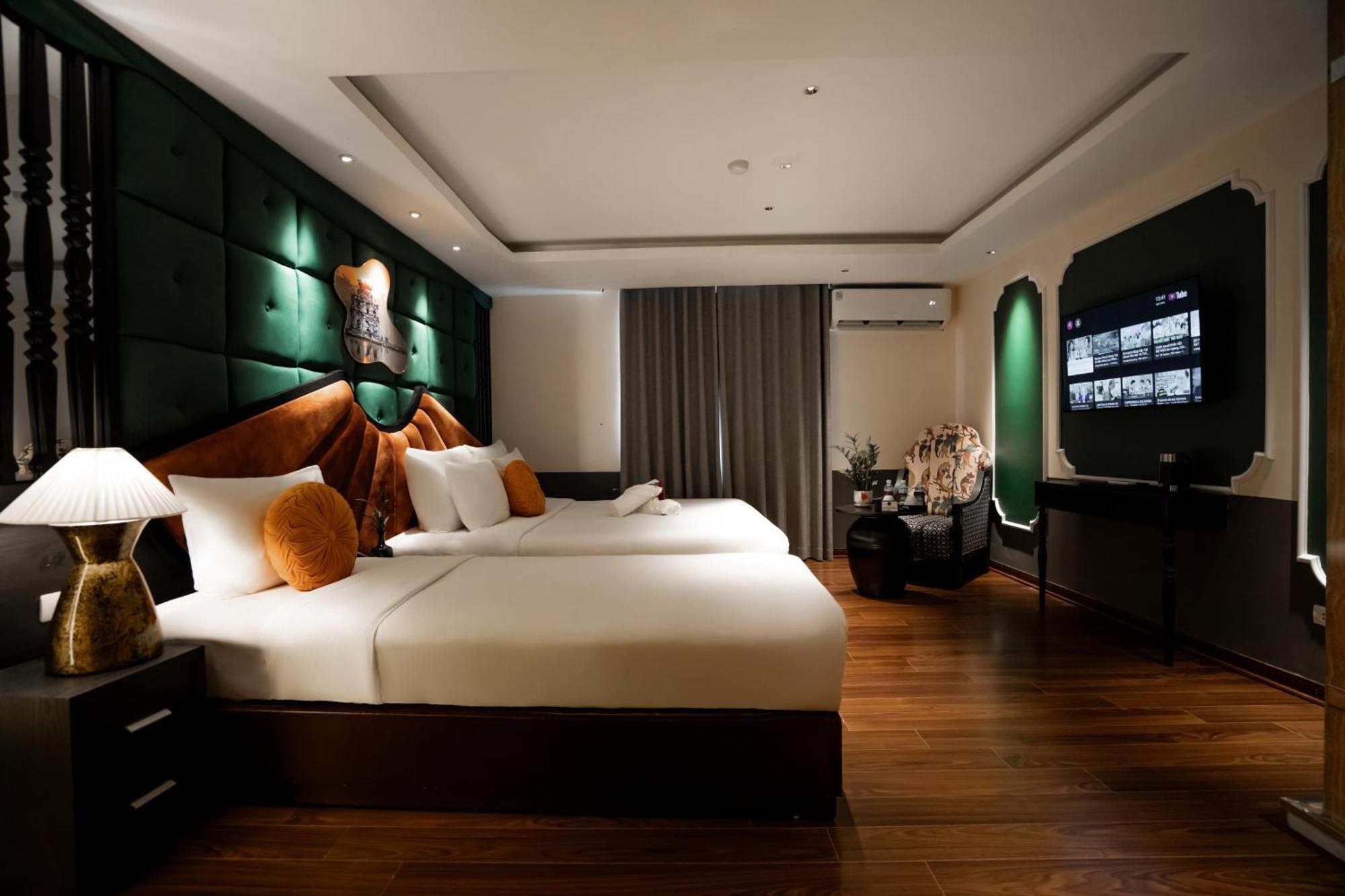 Center Silk Classic & Travel Hotel