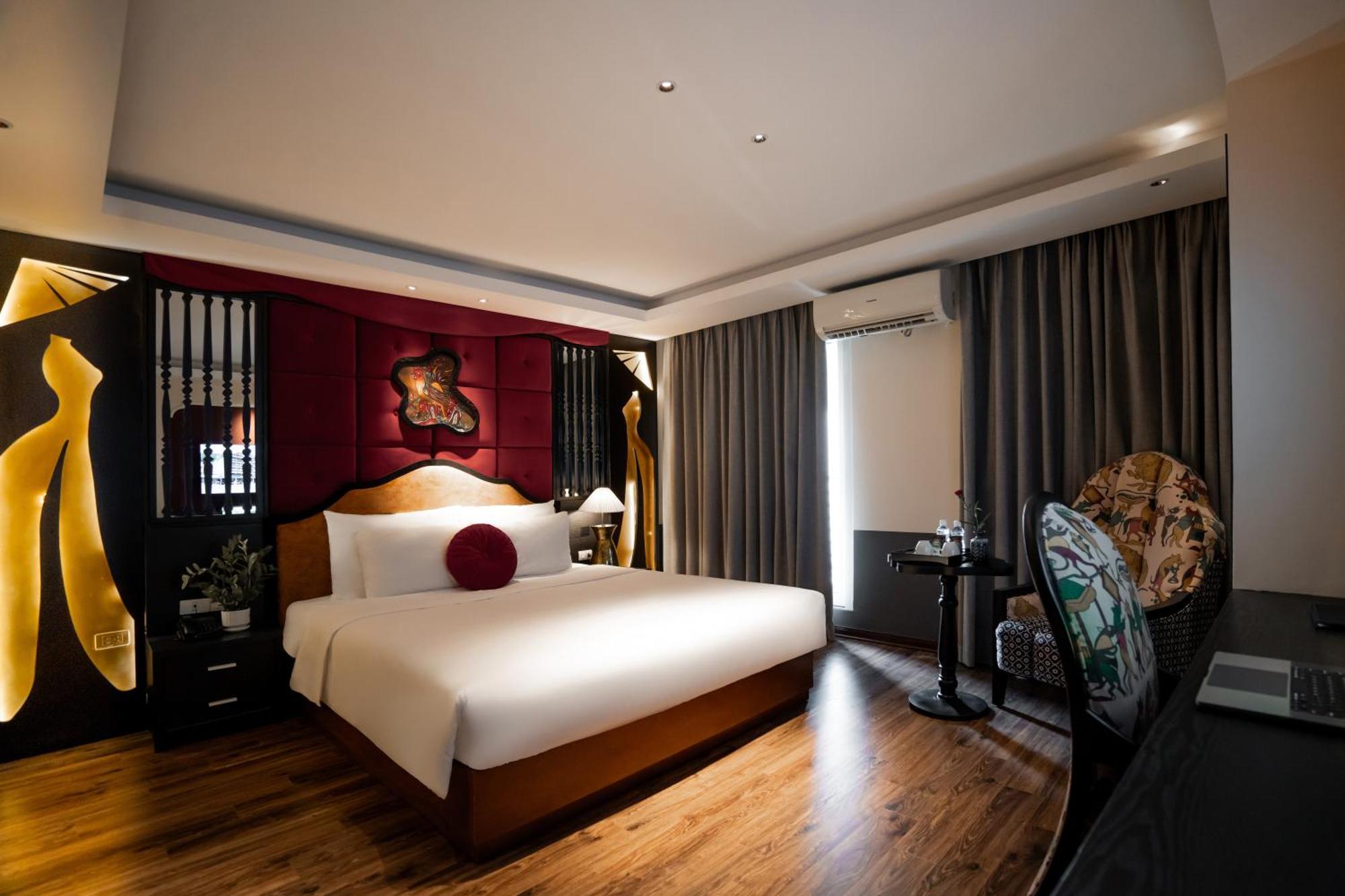 Center Silk Classic & Travel Hotel