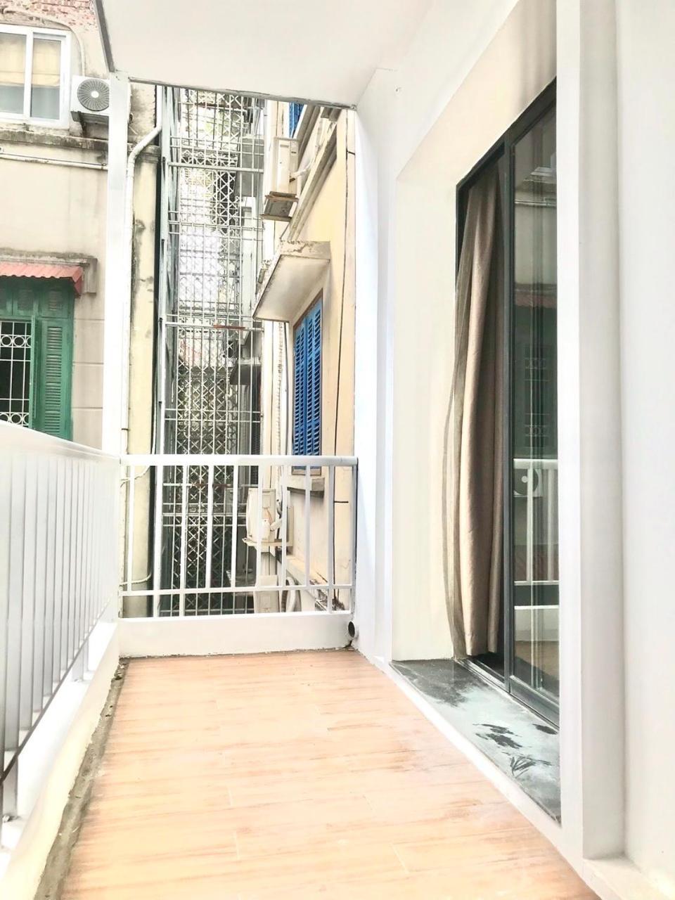 Apartment 67141 Bedroom Cozy Ho Tay Balcony Full Natural Light Hanoi