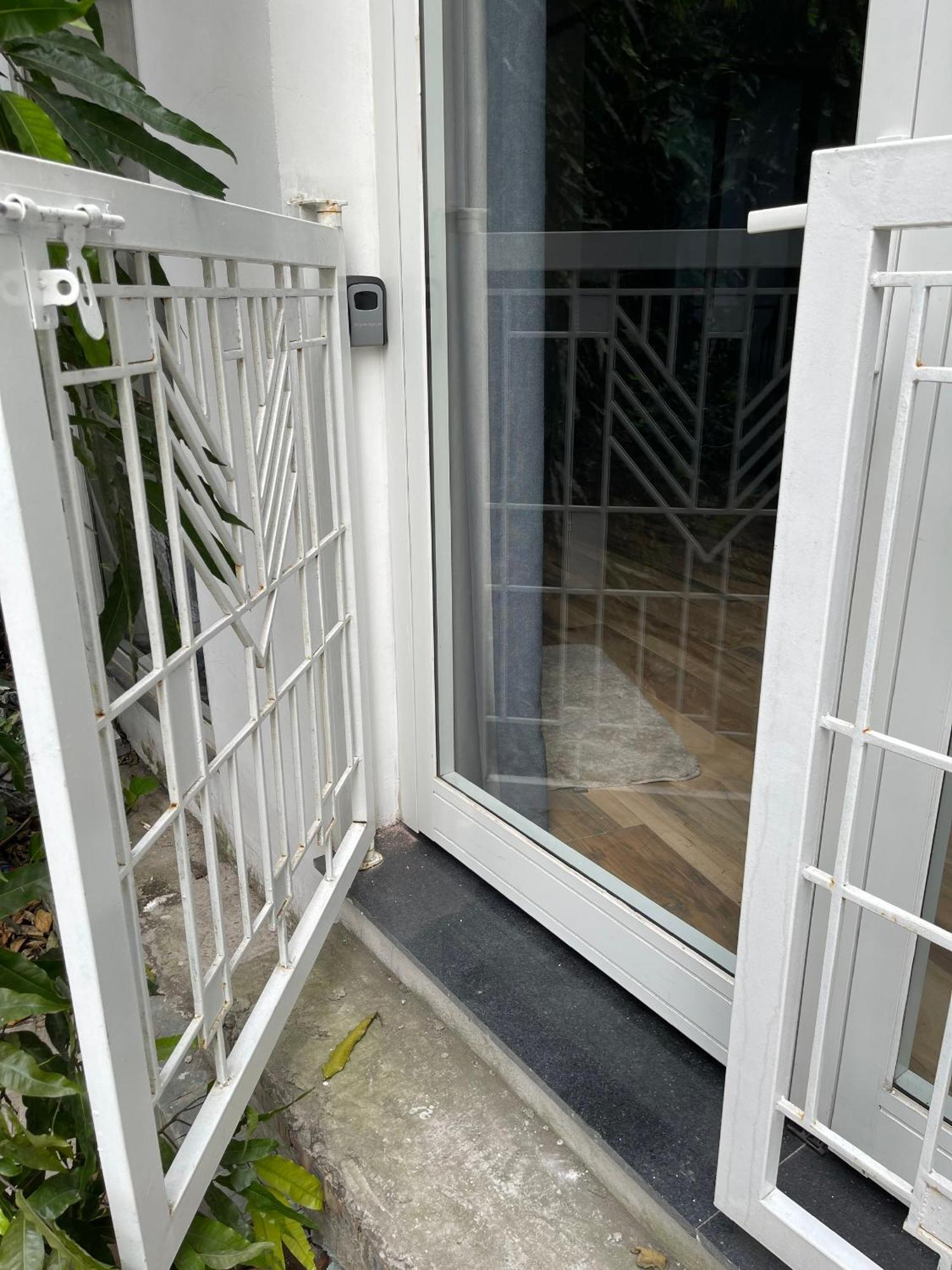 67141 Bedroom Cozy Ho Tay Balcony Full Natural Light *