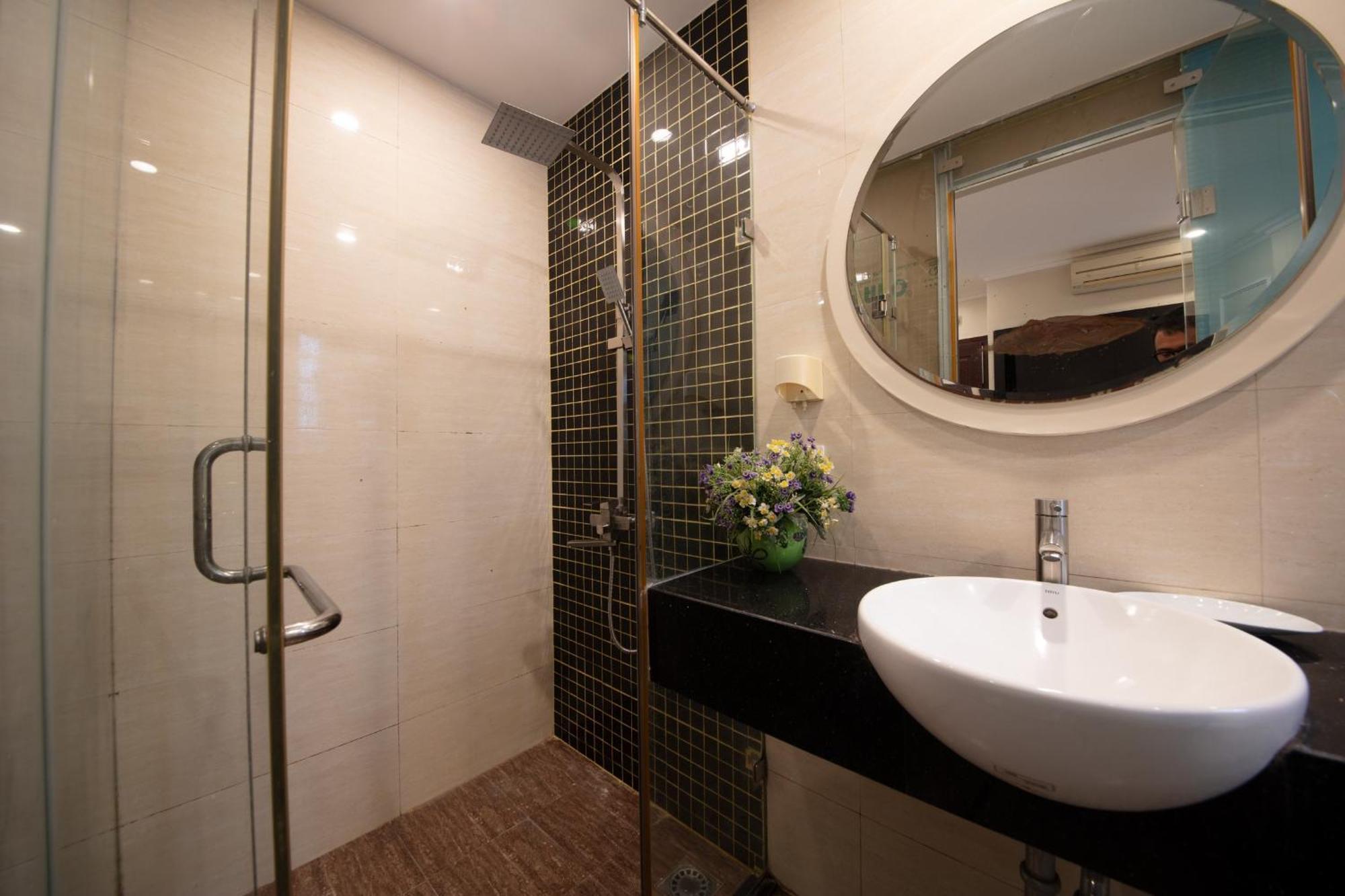 Omina & Travel Hotel