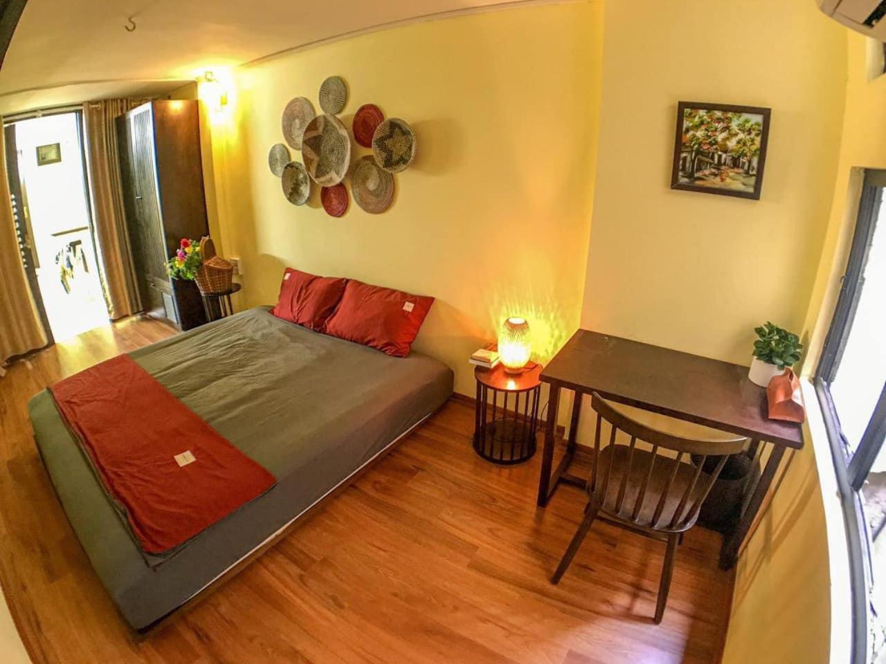 Linna's - Center - Old Quarter - Spacious - Train Street Guest house *