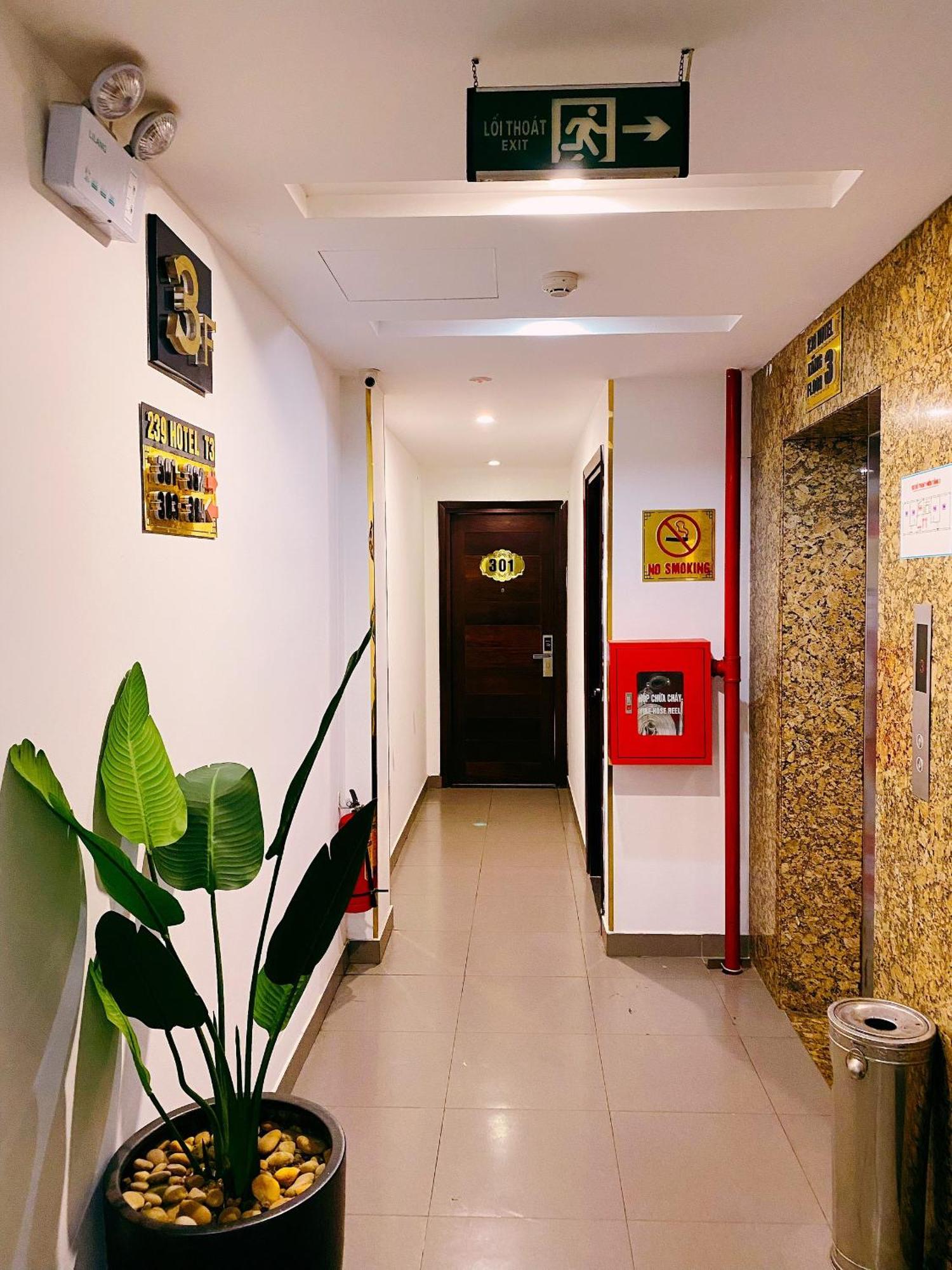 Hotel Khach San 239