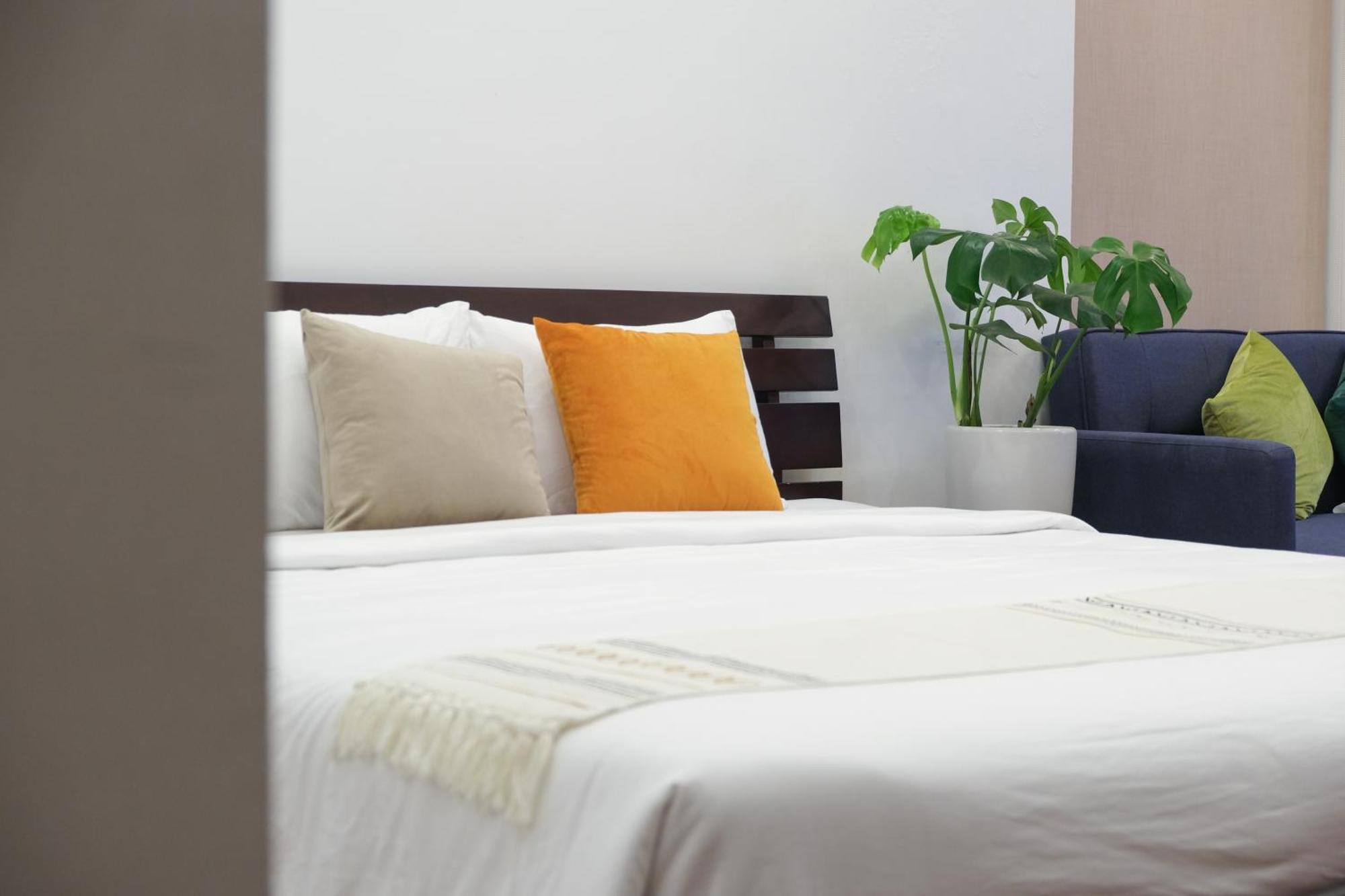 Luxe Paradise 22 Nam Ngu Street * Hanoi