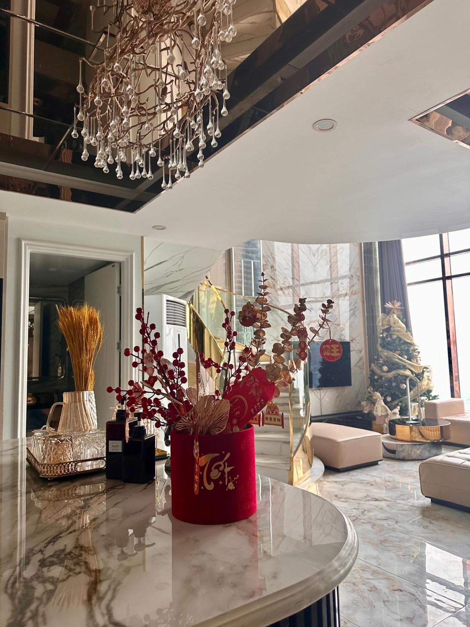 Royal Penhouse Duplex Nguyen Xien *
