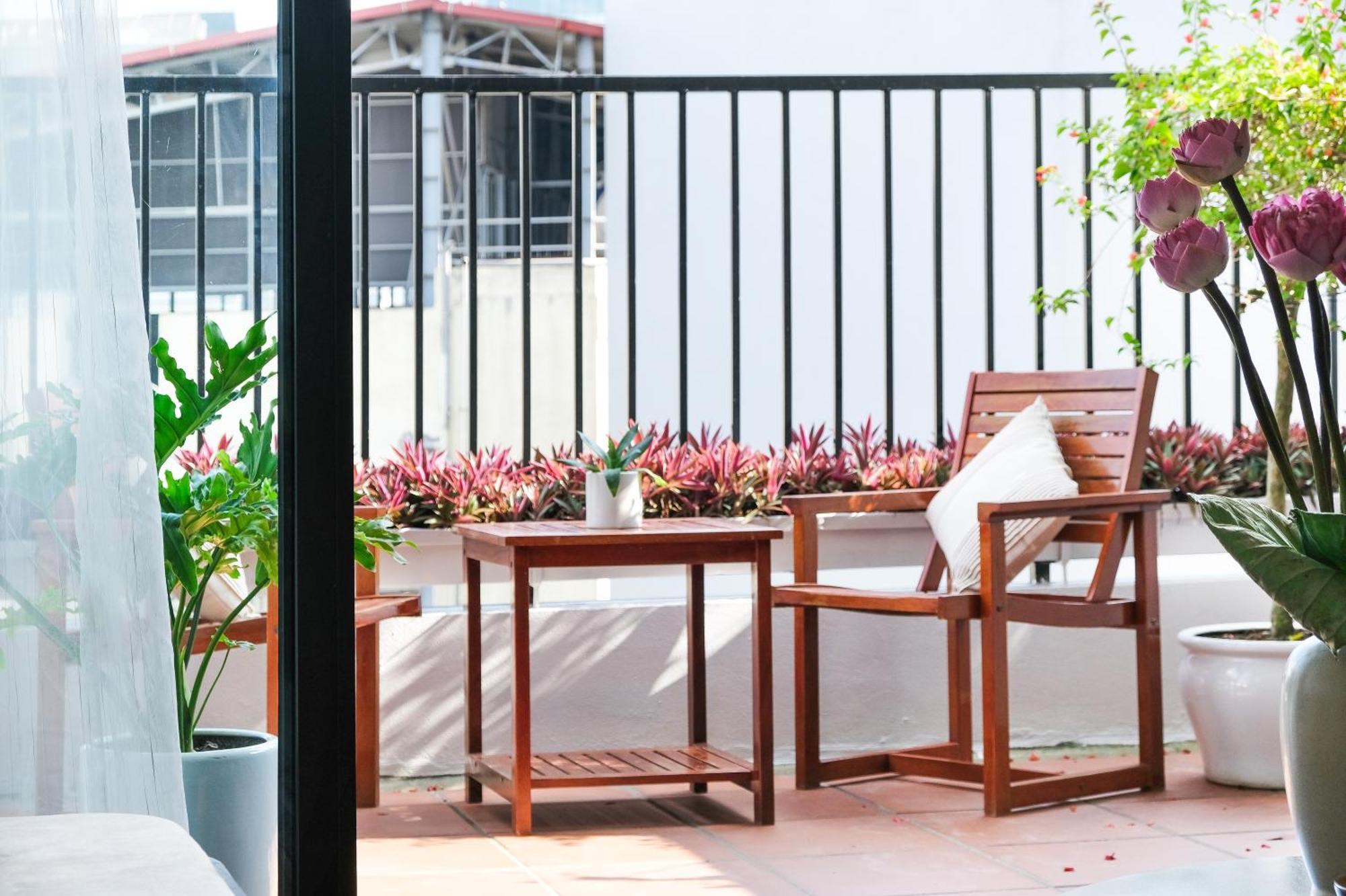 Luxe Paradise 22 Nam Ngu Street * Hanoi