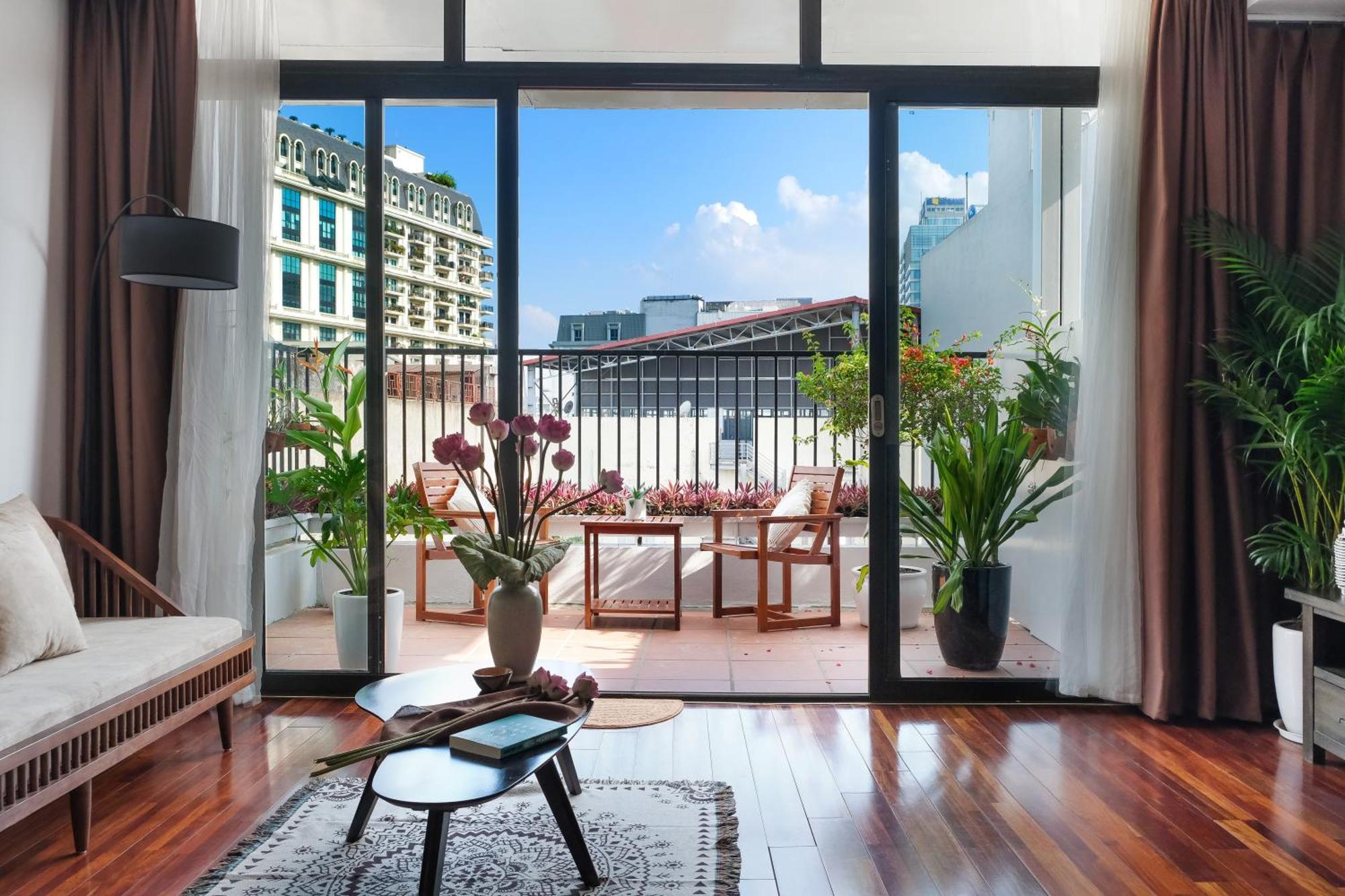 Luxe Paradise 22 Nam Ngu Street * Hanoi