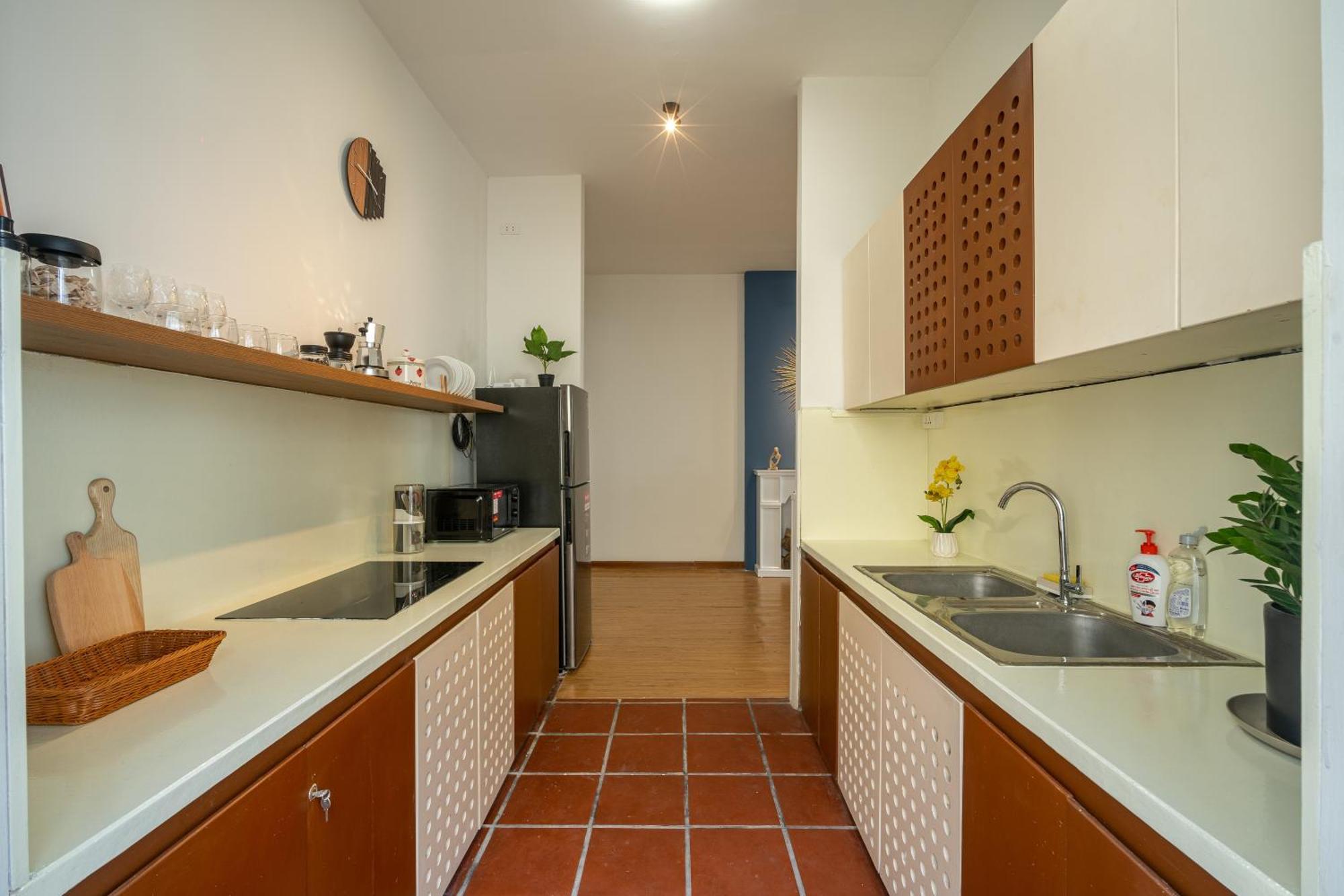 Spacious 2br W/ 2 Bathrooms & Elevator @ Downtown Hanoi