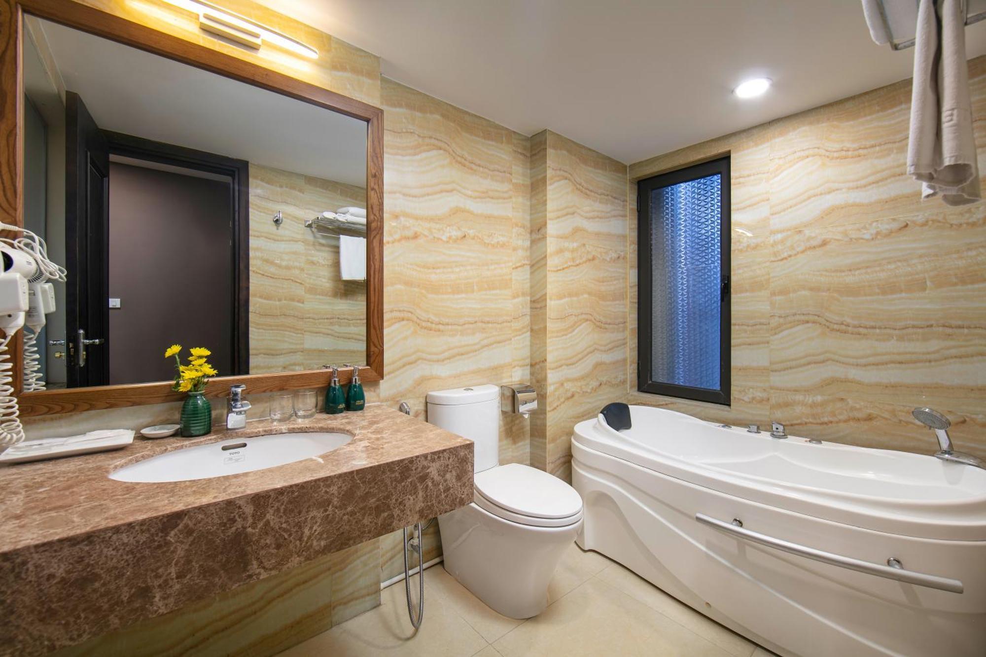 Hotel Brilliant Me Tri & Hanoi