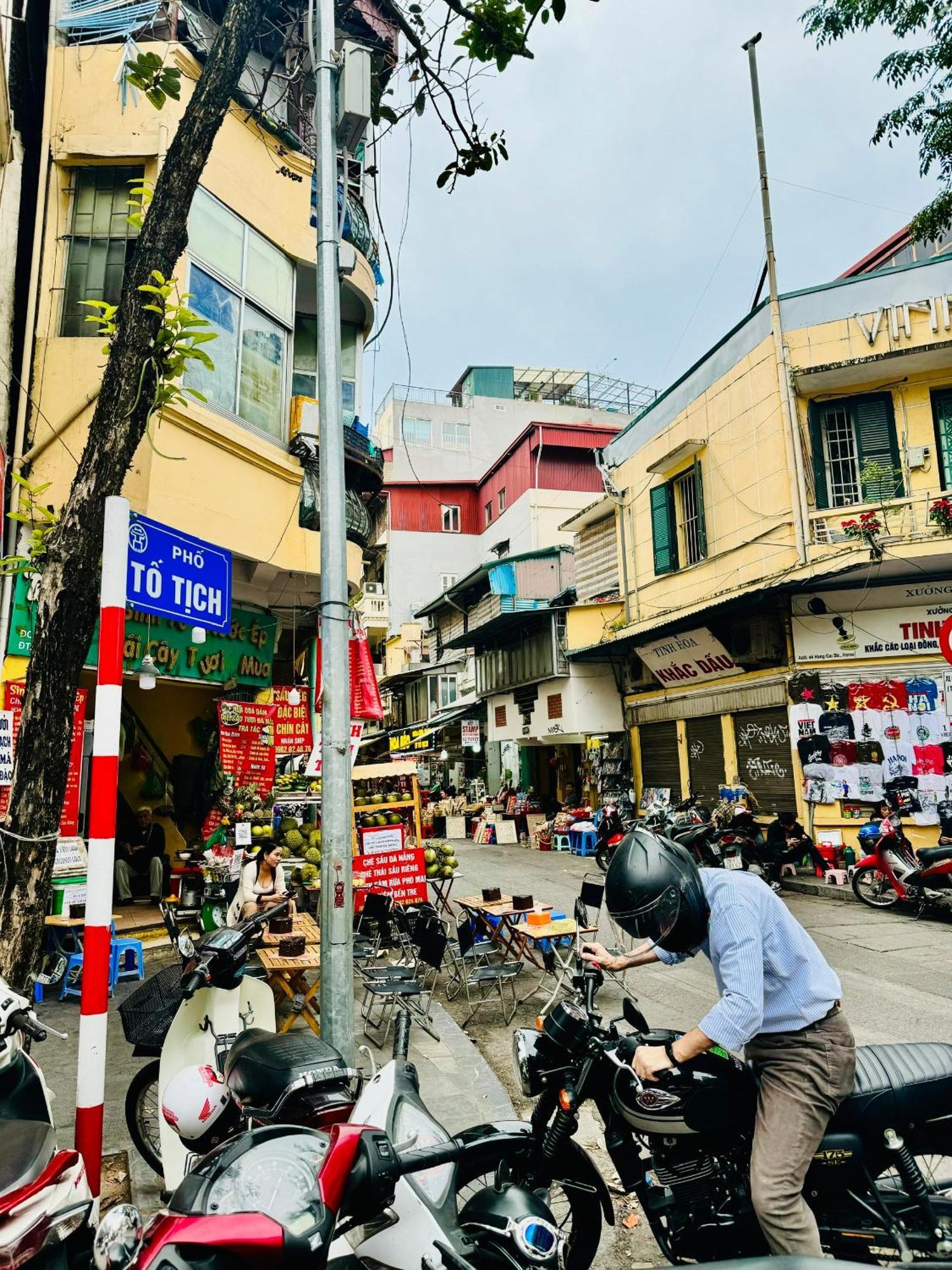Old Quarter Autumn To Tich Ha Noi *