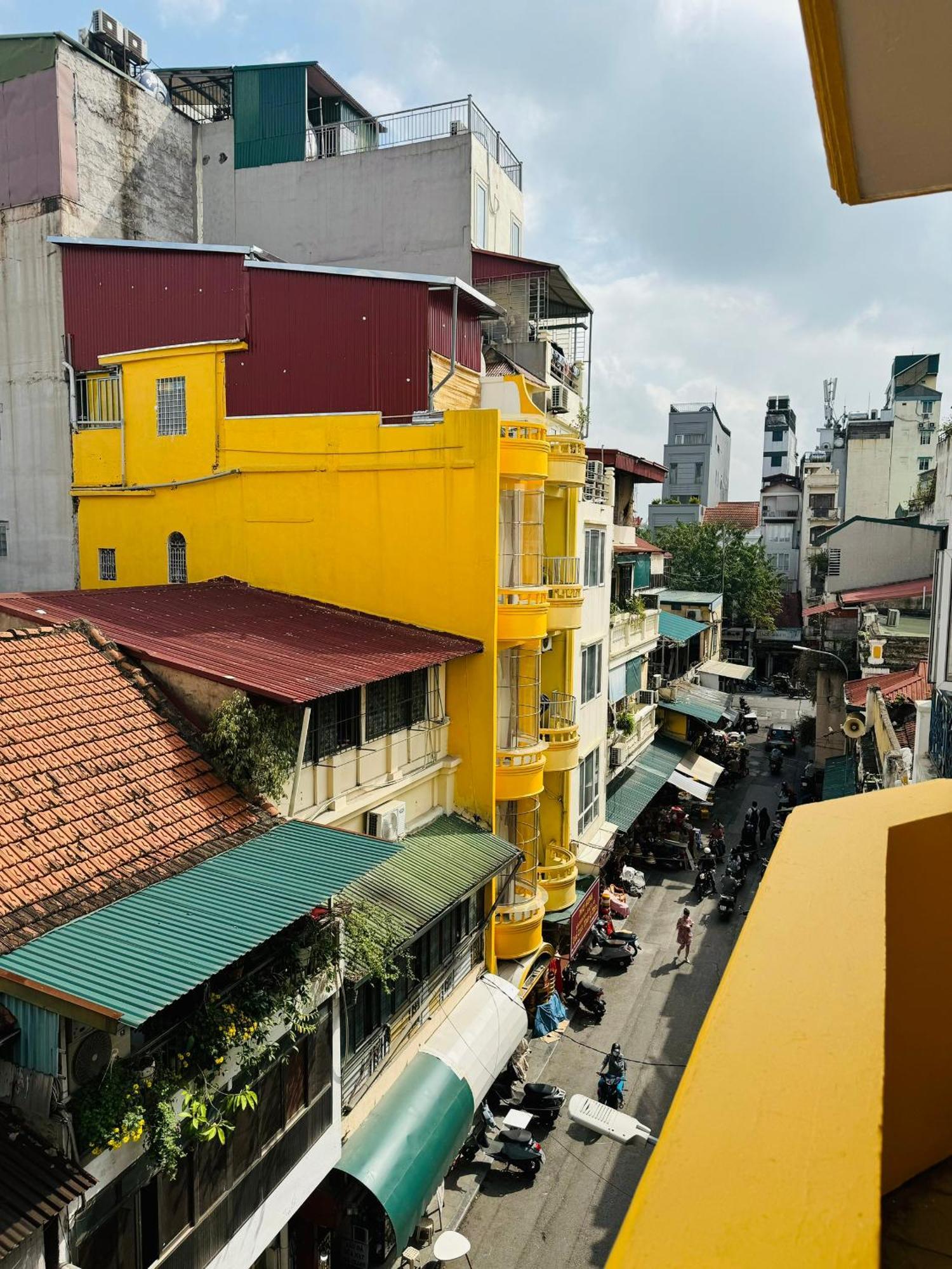Old Quarter Autumn To Tich Ha Noi *