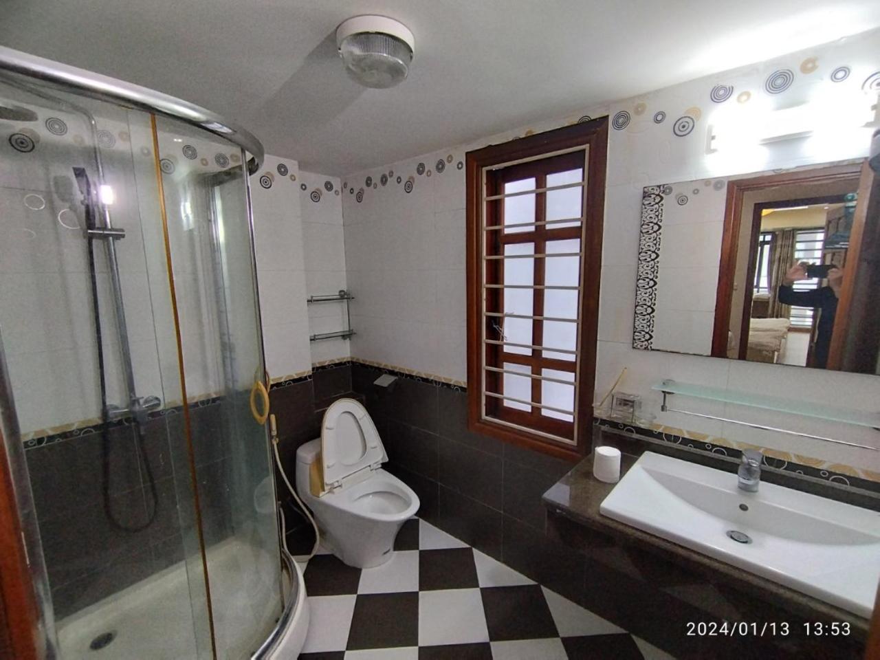39 House Ho Tay Apartment *
