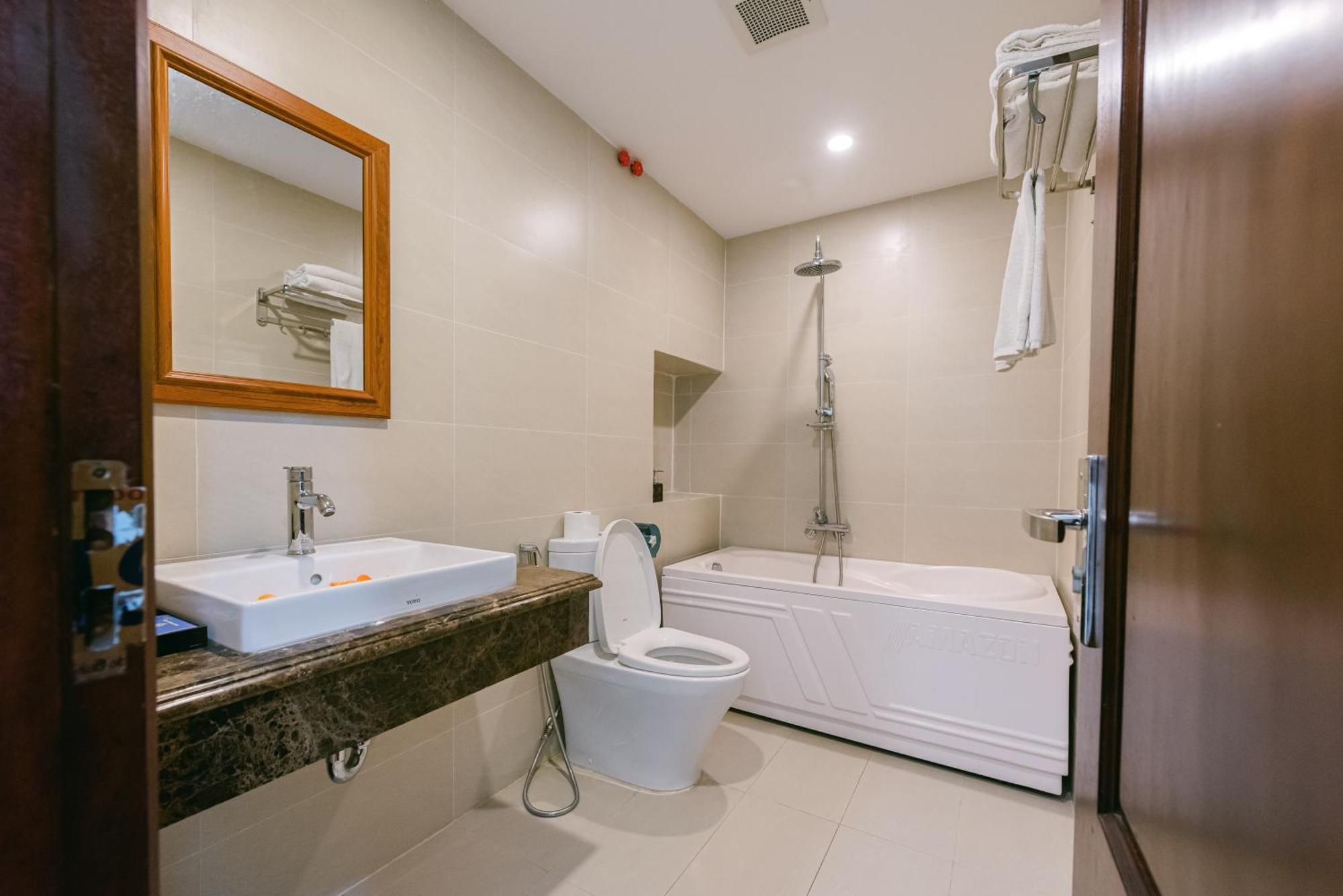 Hotel New Century Hanoi