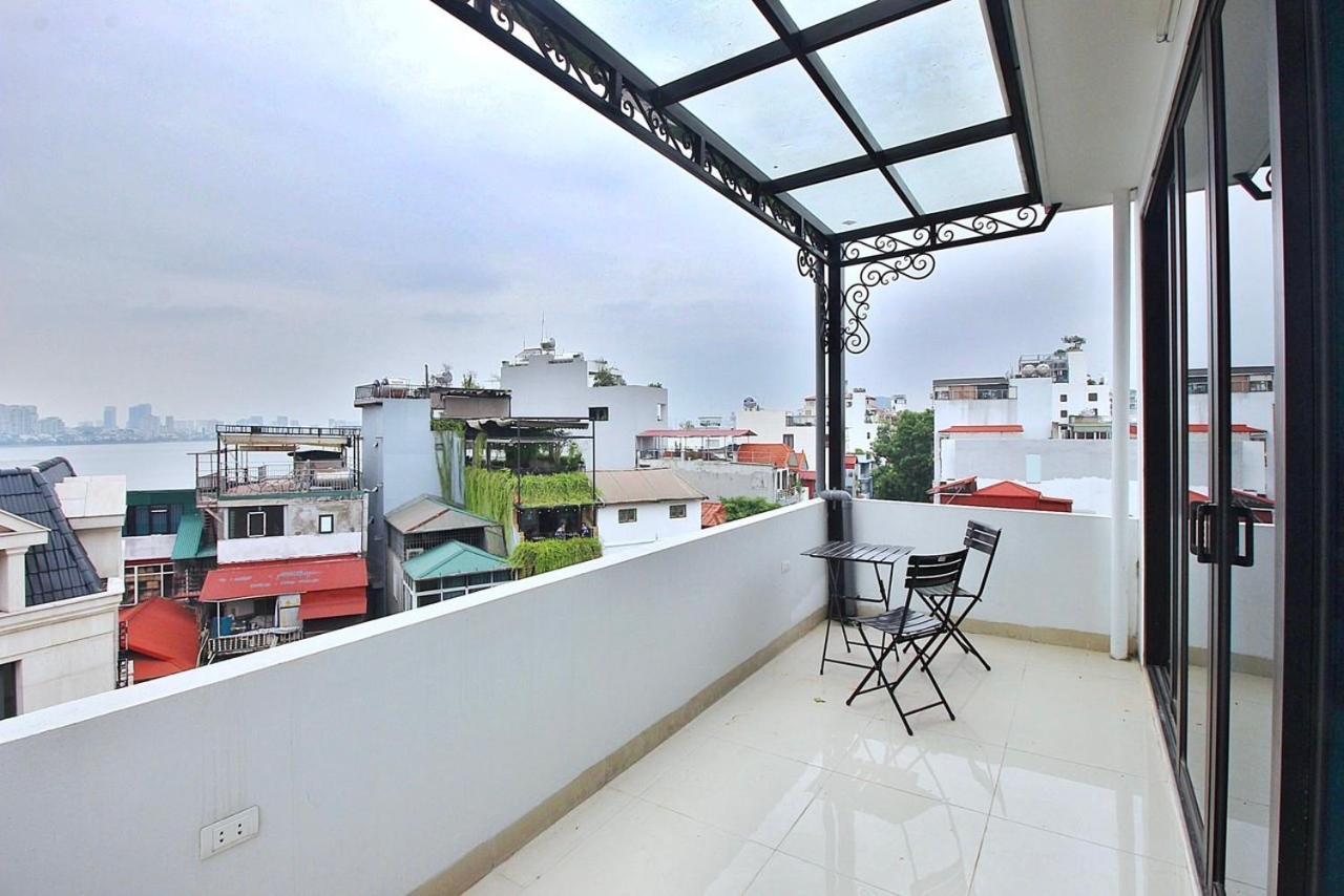 Apartment Iii *