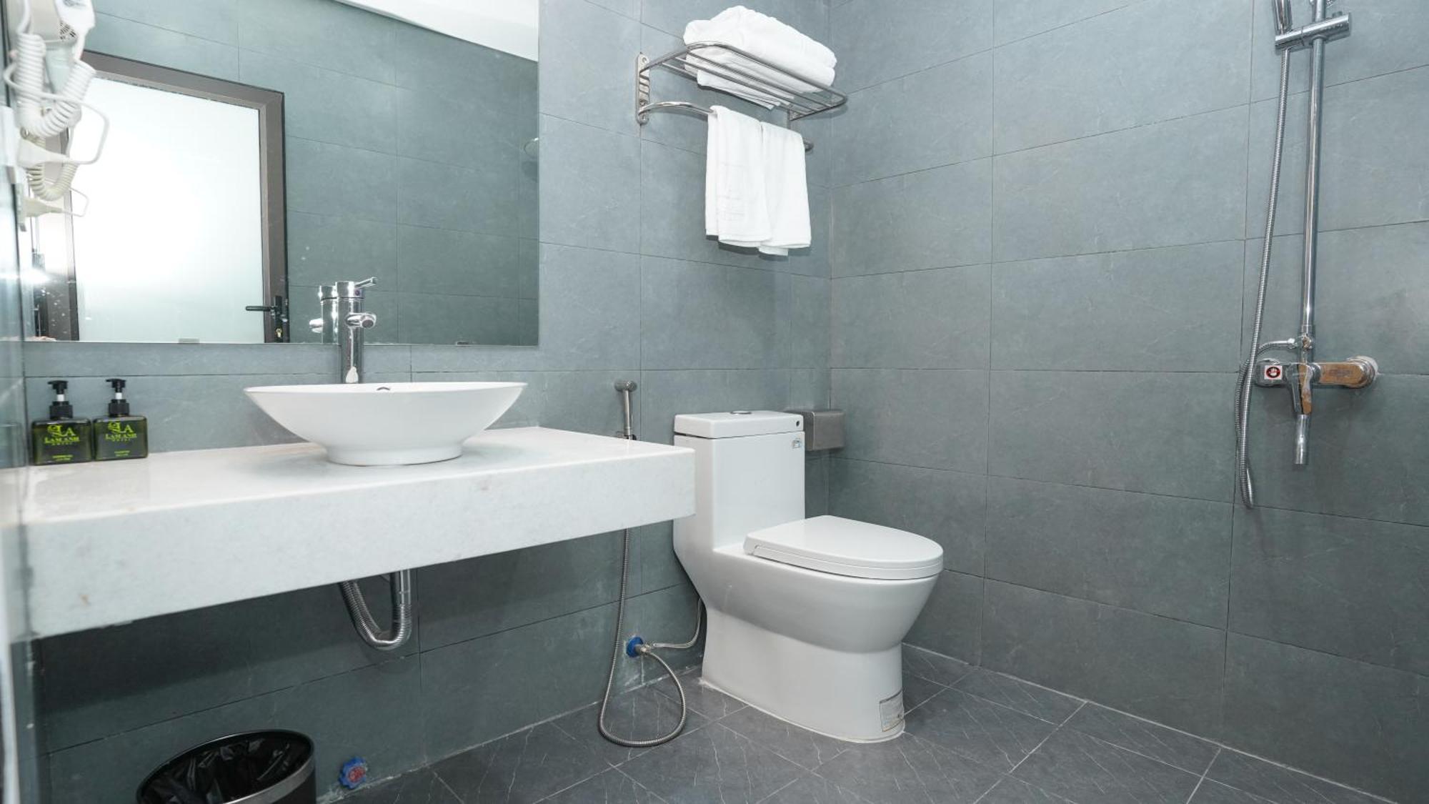 Hotel Khach San Lam Anh Ngoai Giao Doan Ha Noi 3*