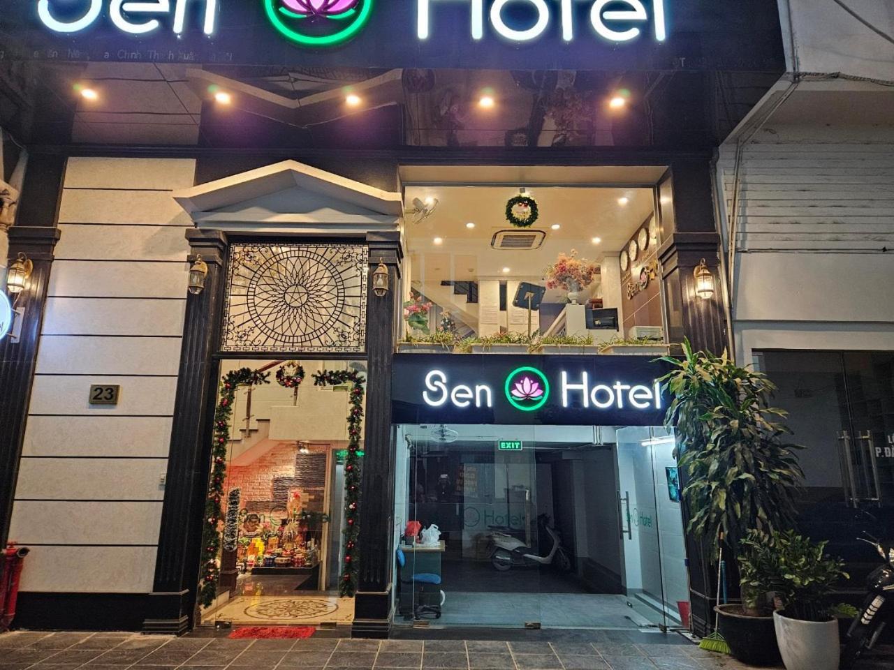 Sen Hn - By Bay Luxury Hanói