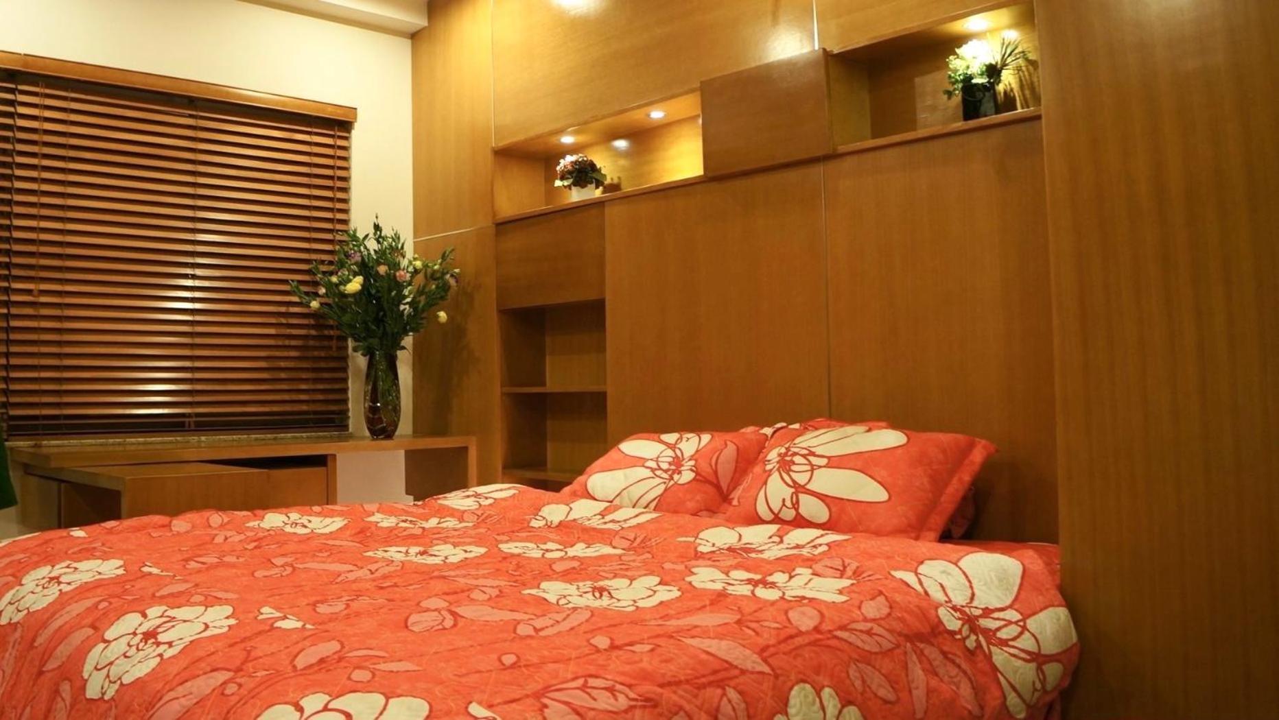 Serviced Next To The Opera House Ho Day Du Tien Nghi Co Thang Ngay Gan Nha Lon Homestay
