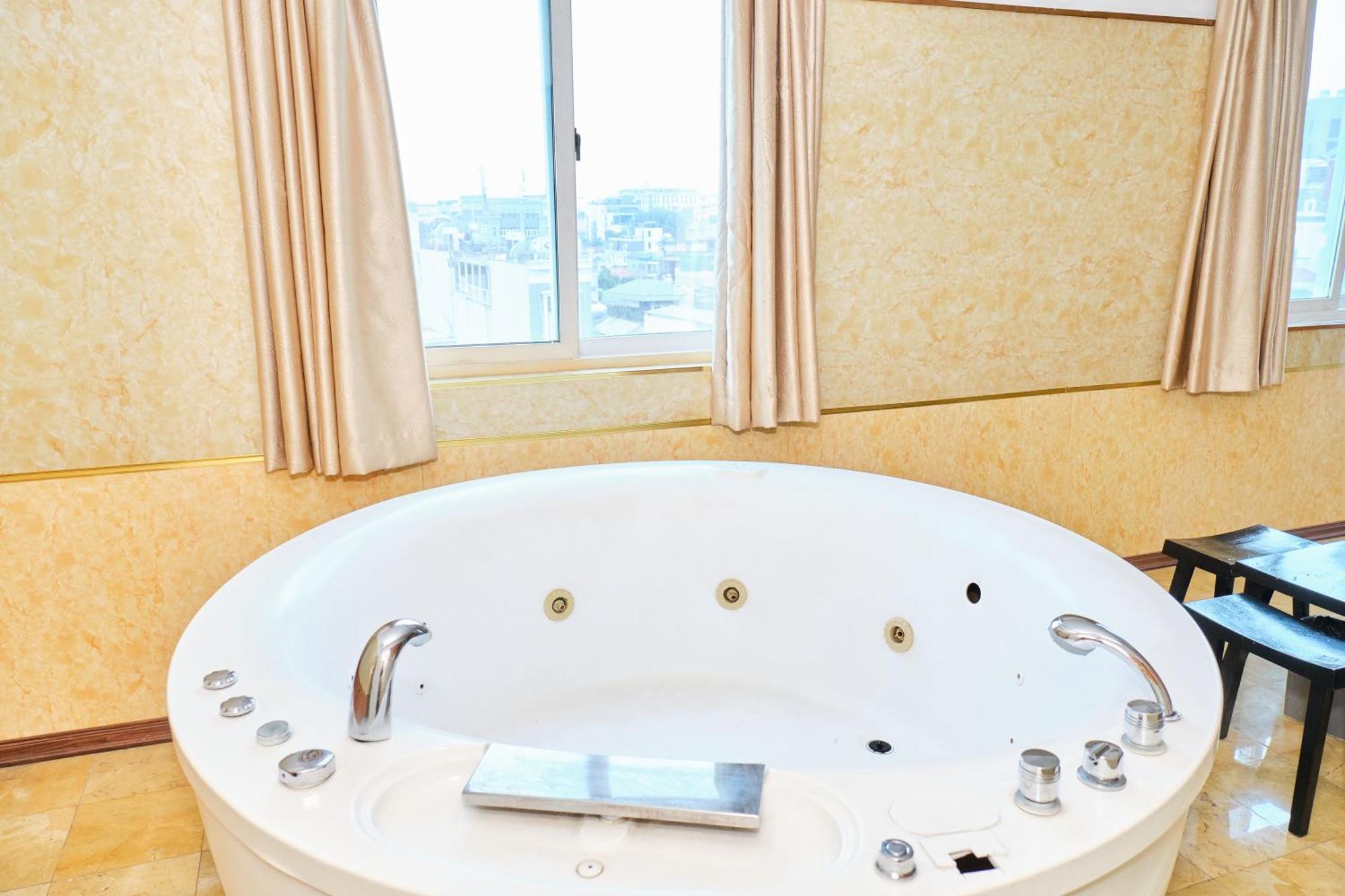 A25 - 12 Ngo Sy Lien Hotel 3*