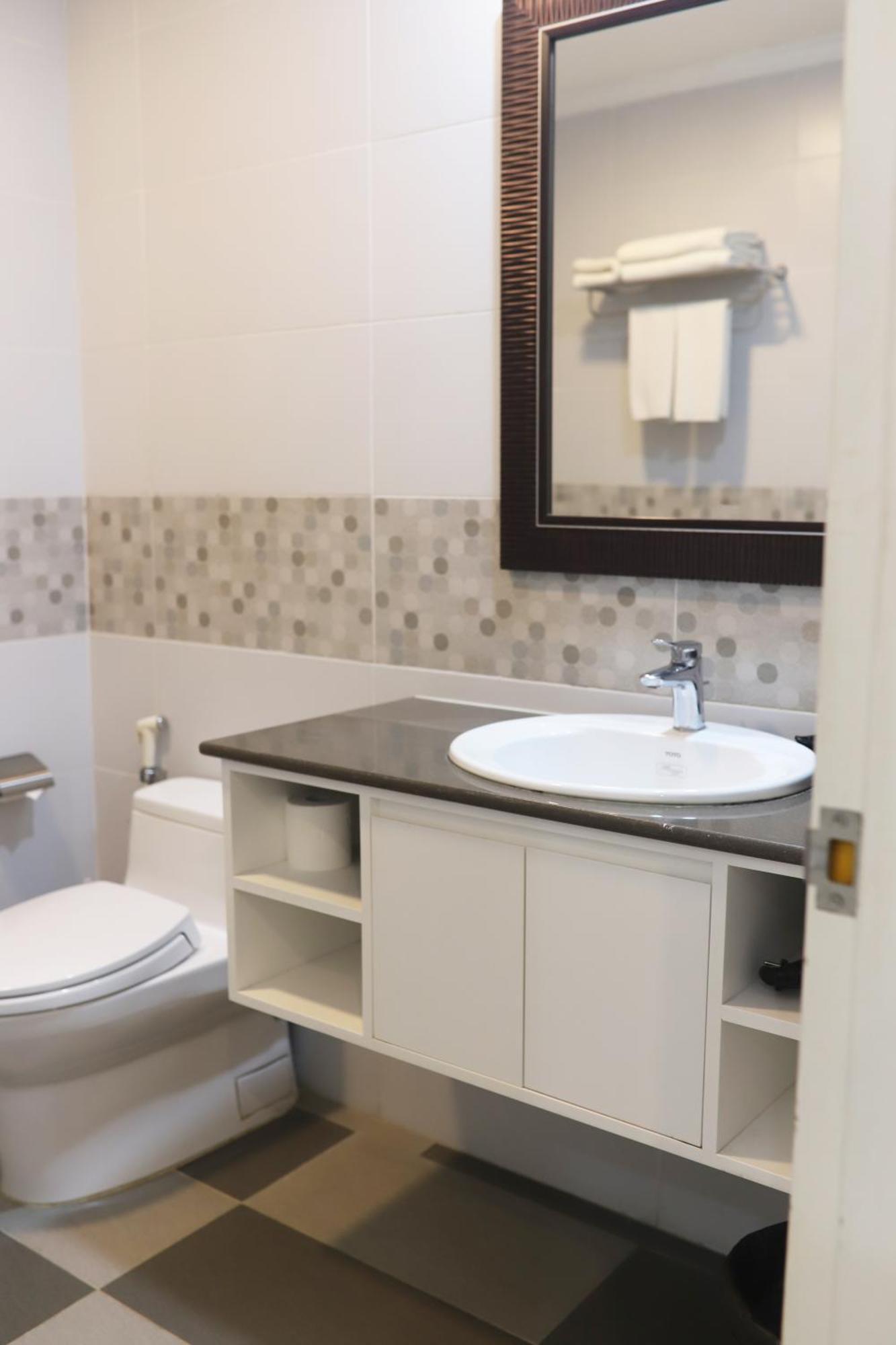 Hotel Luxe Paradise Dich Vong Hau