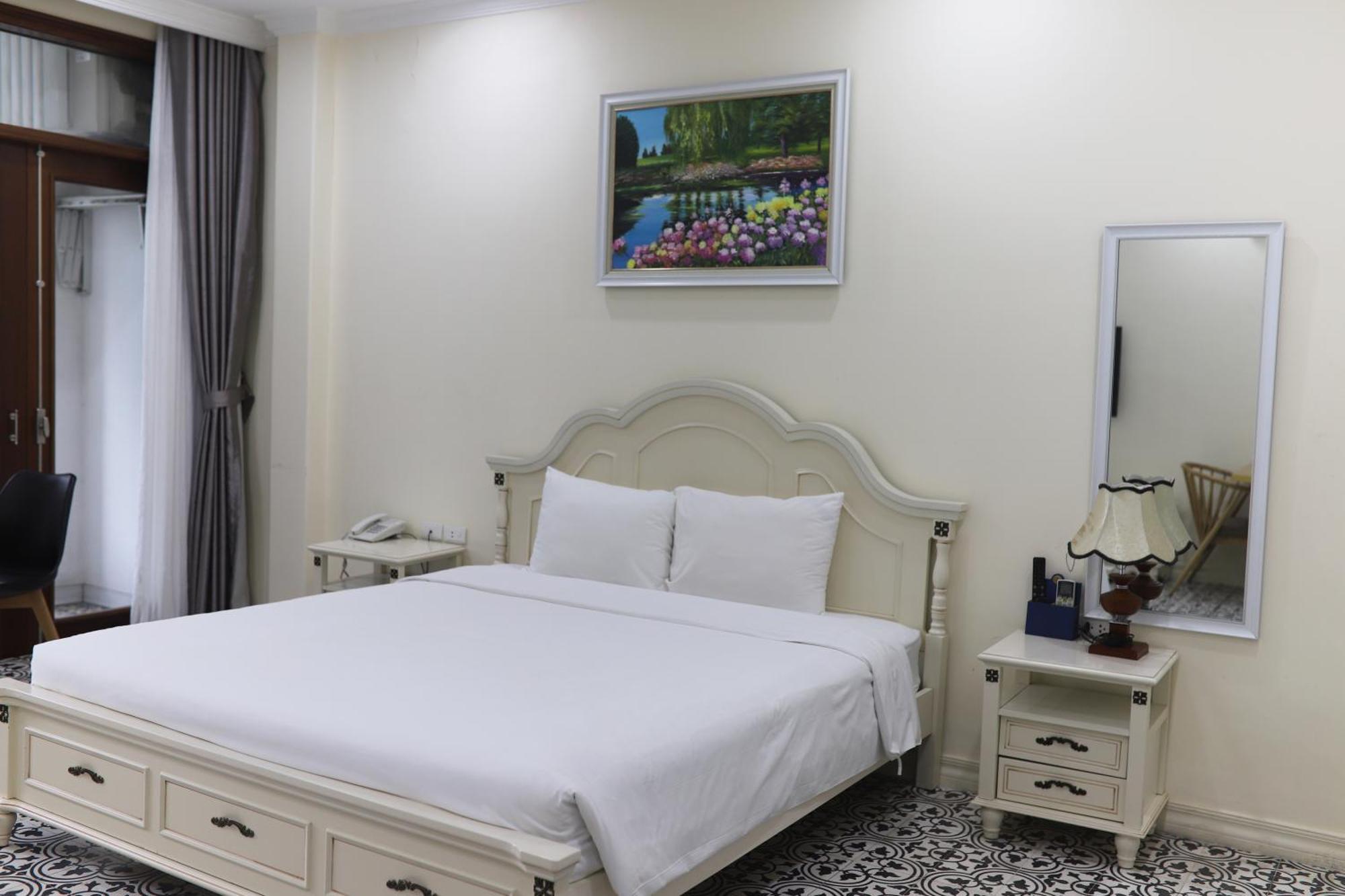 Luxe Paradise Dich Vong Hau 4* Hanoi