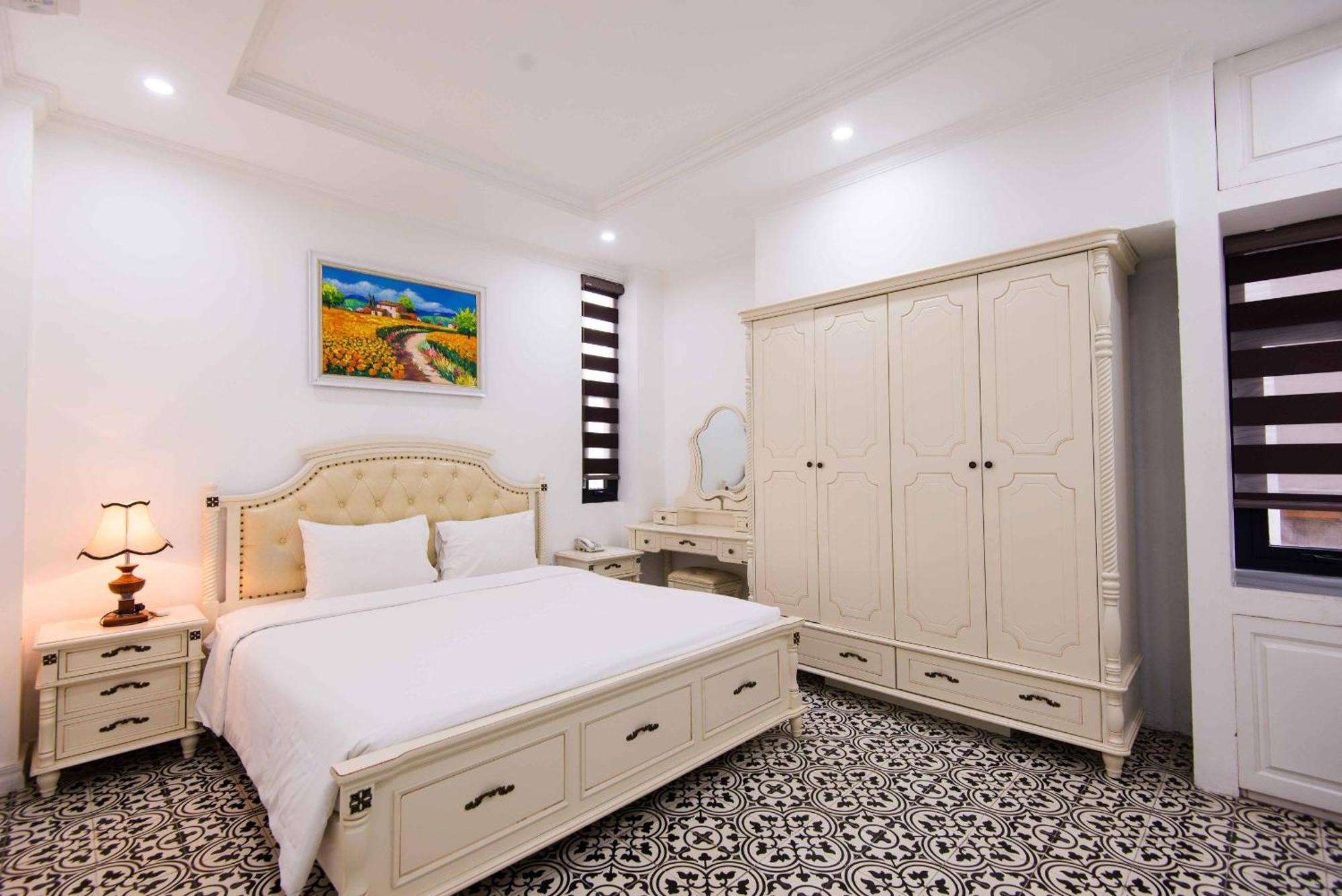 Hotel Luxe Paradise Dich Vong Hau Hanoi