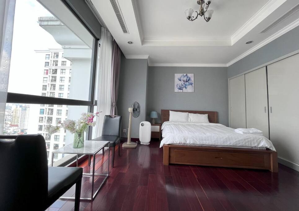 Vinhomes Royal 3 Bedrooms Apartment Hanoi