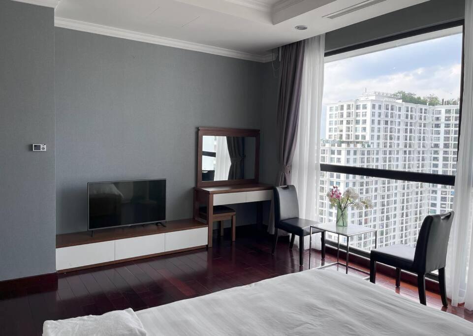 Vinhomes Royal 3 Bedrooms Apartment *