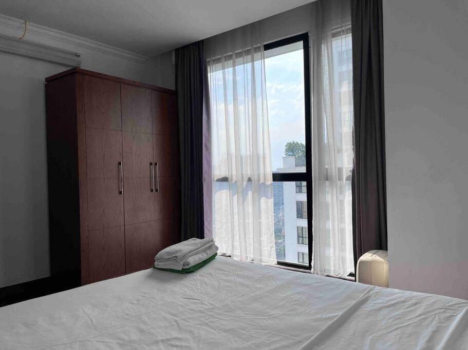 Vinhomes Royal 3 Bedrooms Apartment *
